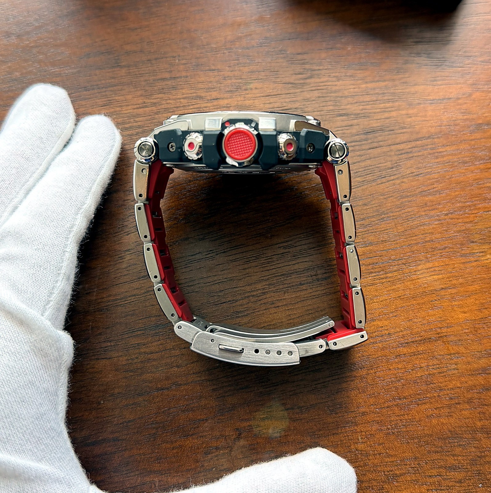 Casio G-Shock MT-G MTG-S1000D Silver with red accents Tough Solar Multi-Band 6 R