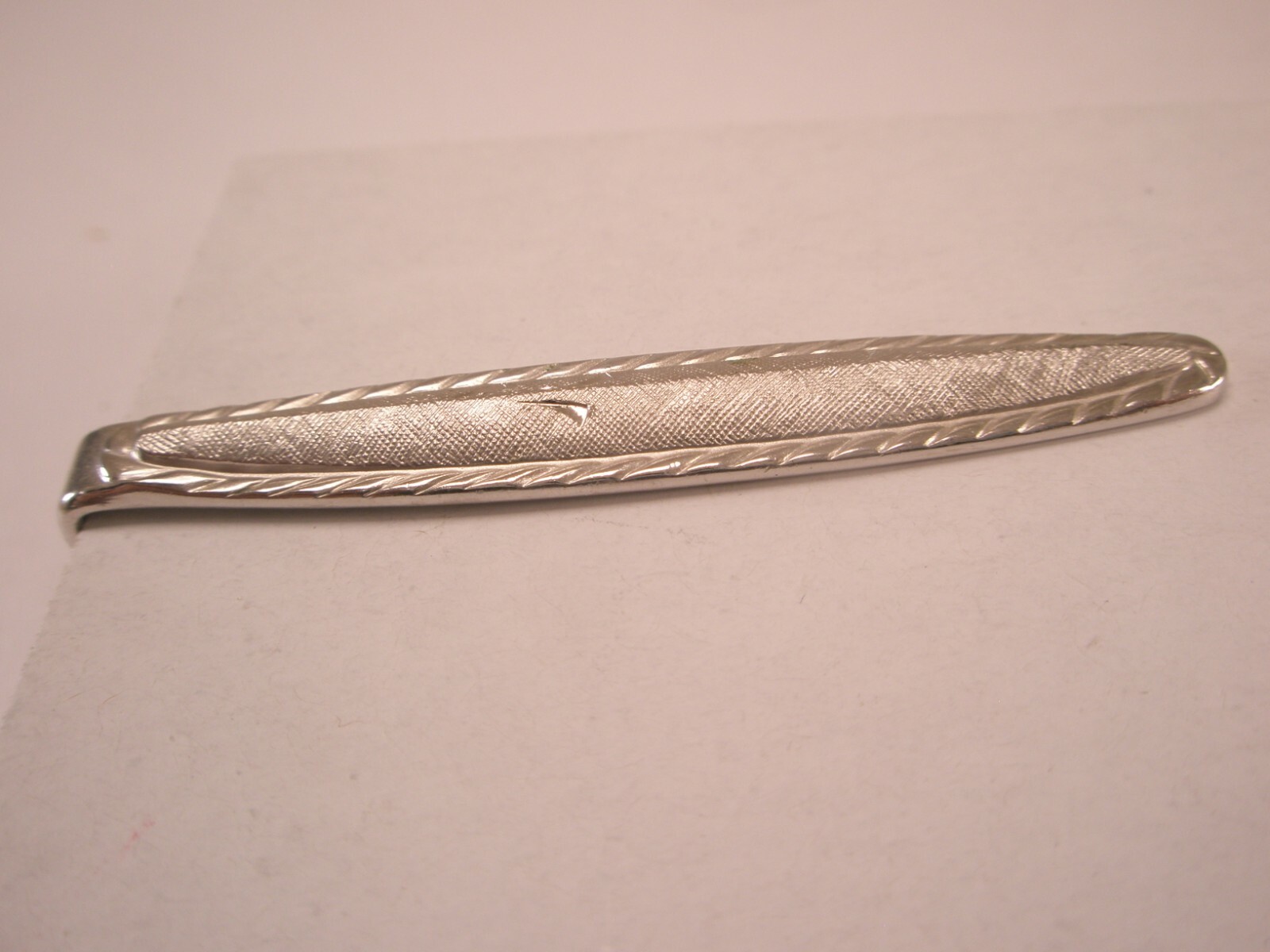 1-7/8″ Tapered Multi Textured Silver Tone Vintage SWANK Tie Bar Clip simple