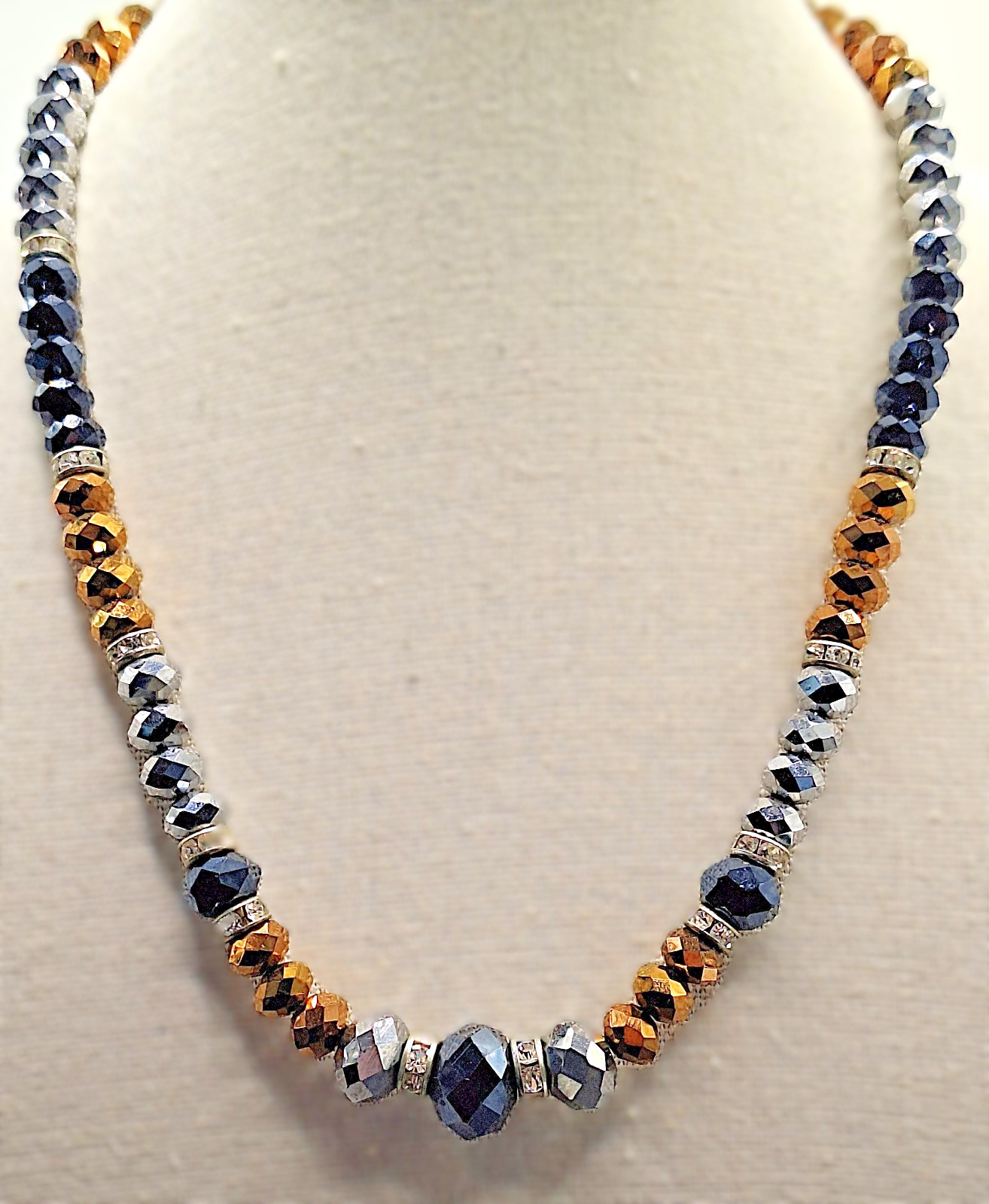 Vtg Gold Silver Black Faceted Glass Beads & Crystal Accents 21″ Choker Necklace