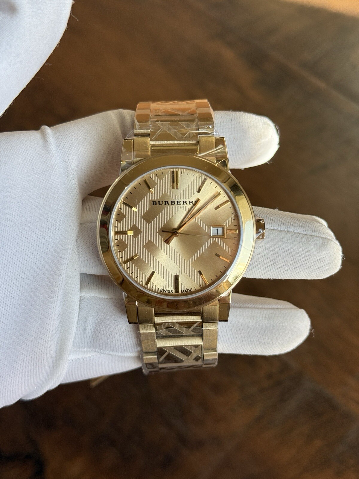 Burberry BU9038 Gold Ion-Plated Bracelet Quartz 38mm Case Unisex Watch