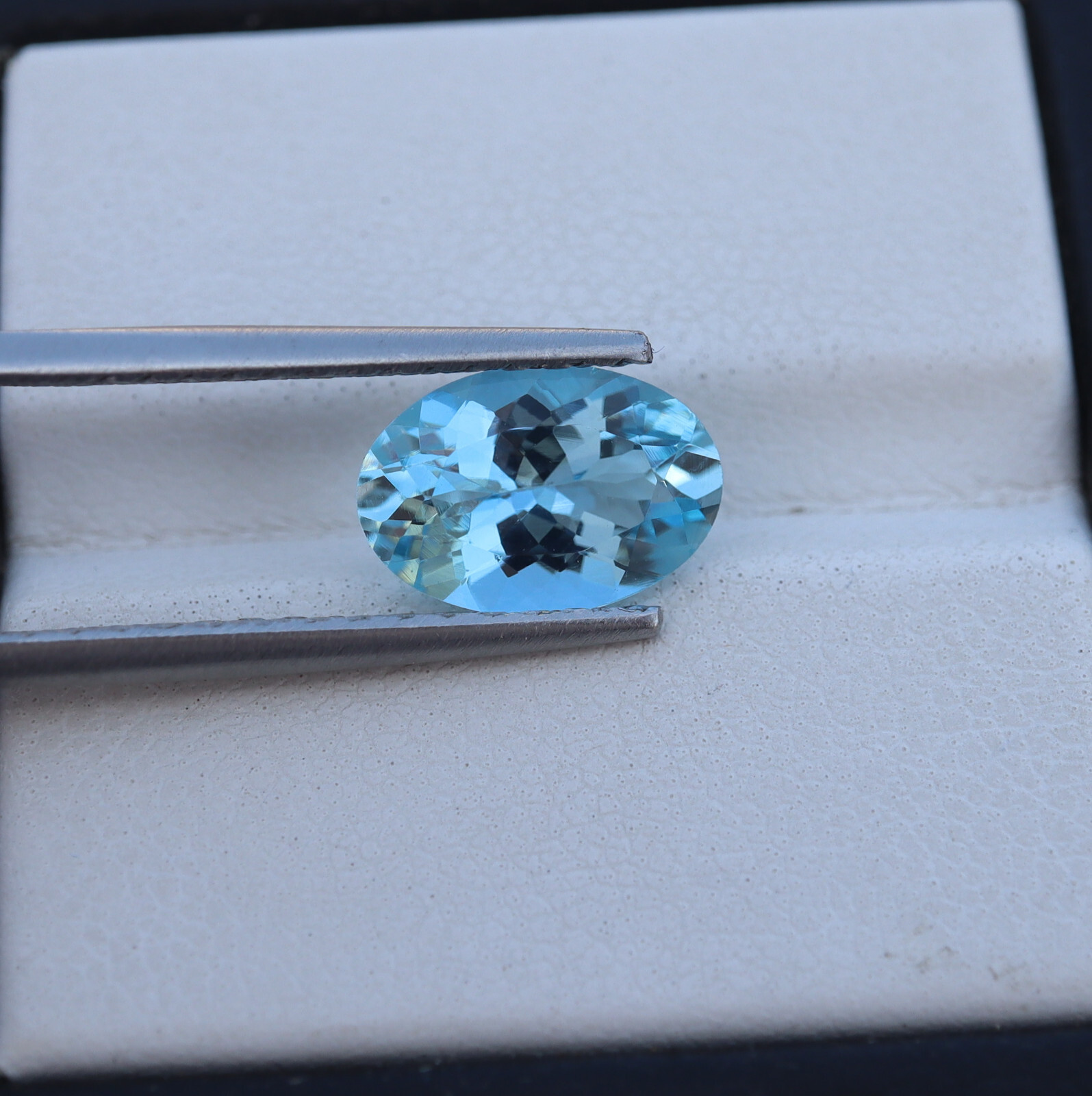2.13 Cts 10.8×7.5 MM Natura AAA Blue Aquamarine Oval Cut Gemstone