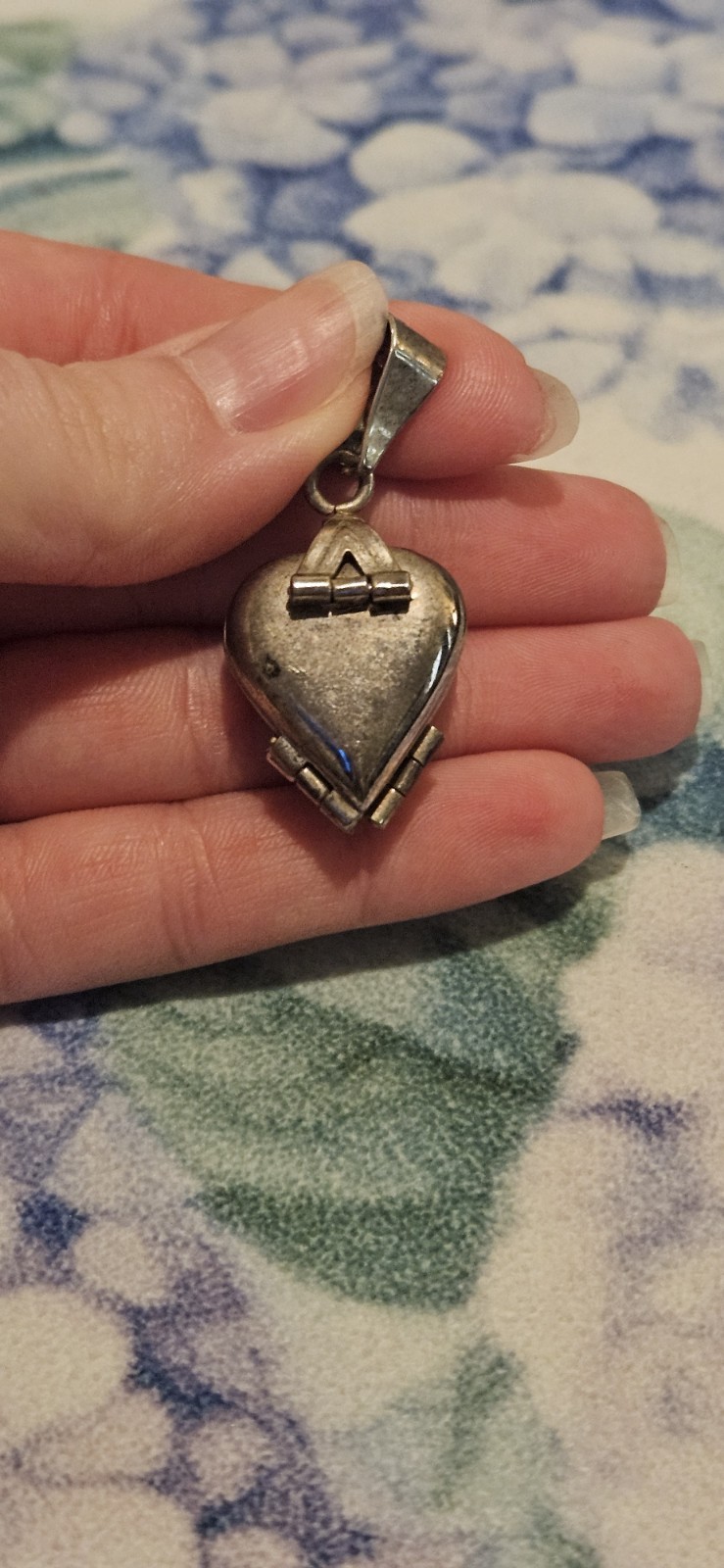 Folding Heart Locket. Silver Tone 🩶