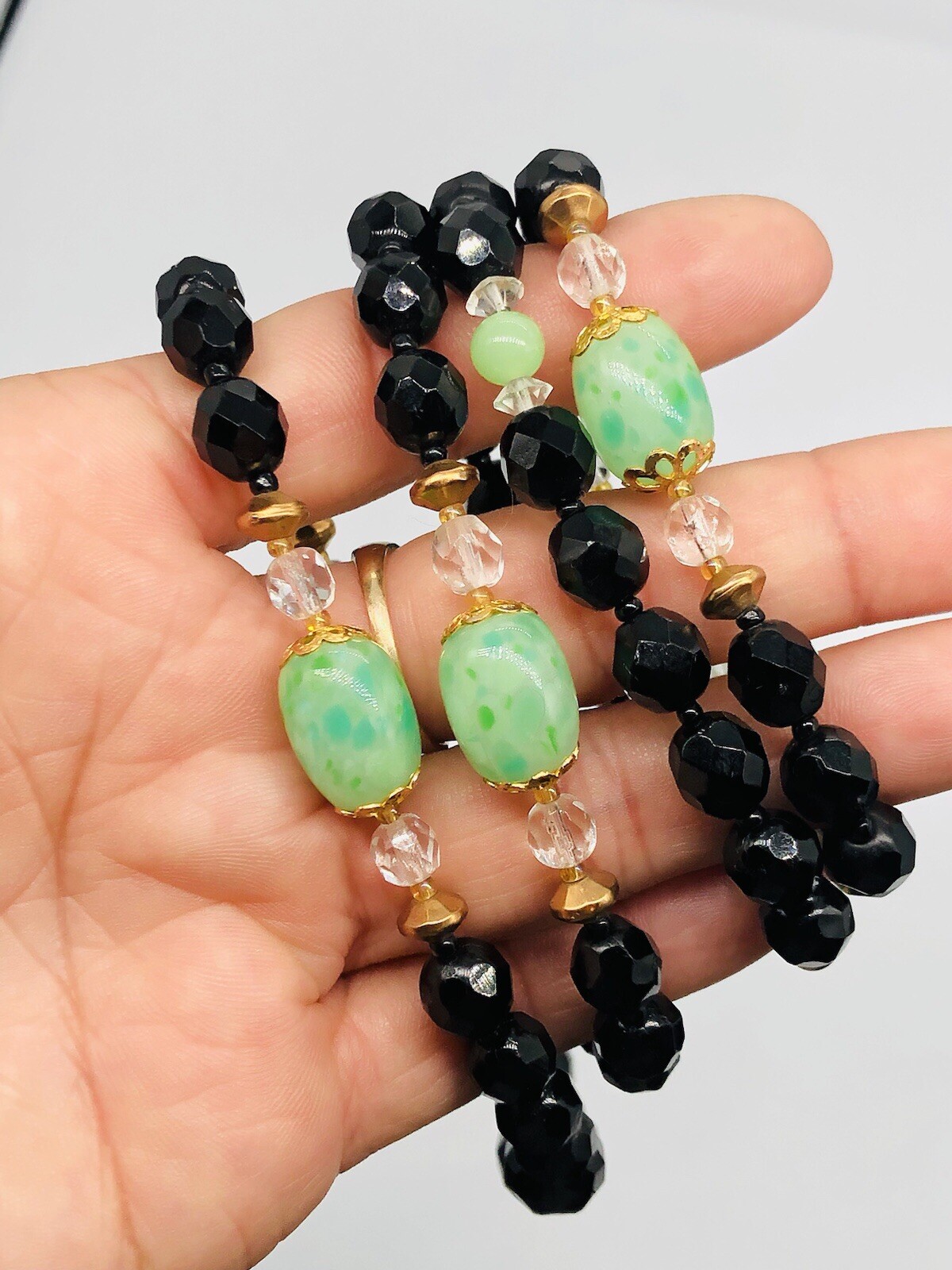 Vtg Green Jade Look & Black Jet Glass Beads Overhead Necklace Long 32”