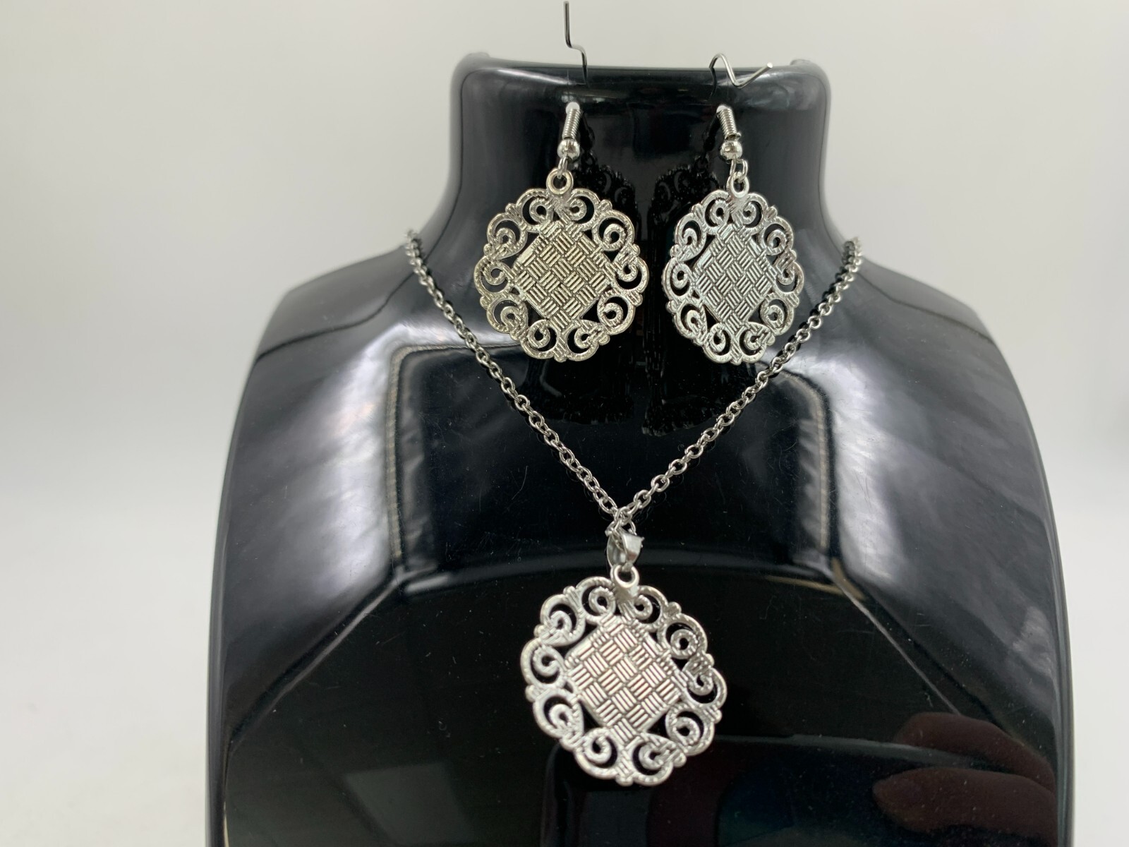 Metal & Blue Stone 9in Necklace & Earrings Set DD01B10088
