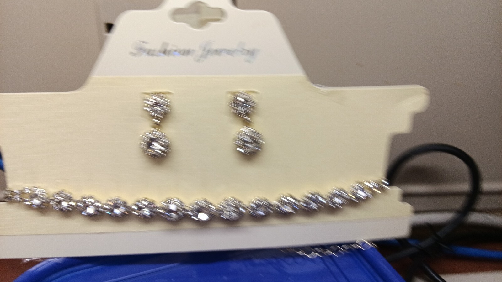 Beautiful Sparkly Rhinestone Necklace & Earring Set