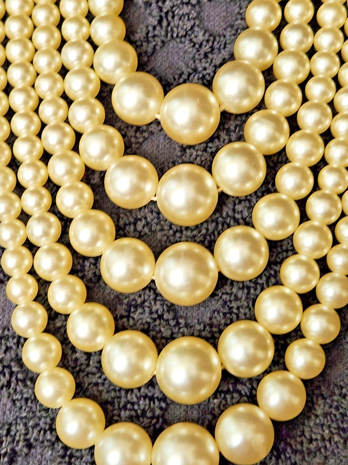 VINTAGE 5 STRAND CREAM COLOR PEARL NECKLACE WOMENS FASHION 16 1/2″ LONG