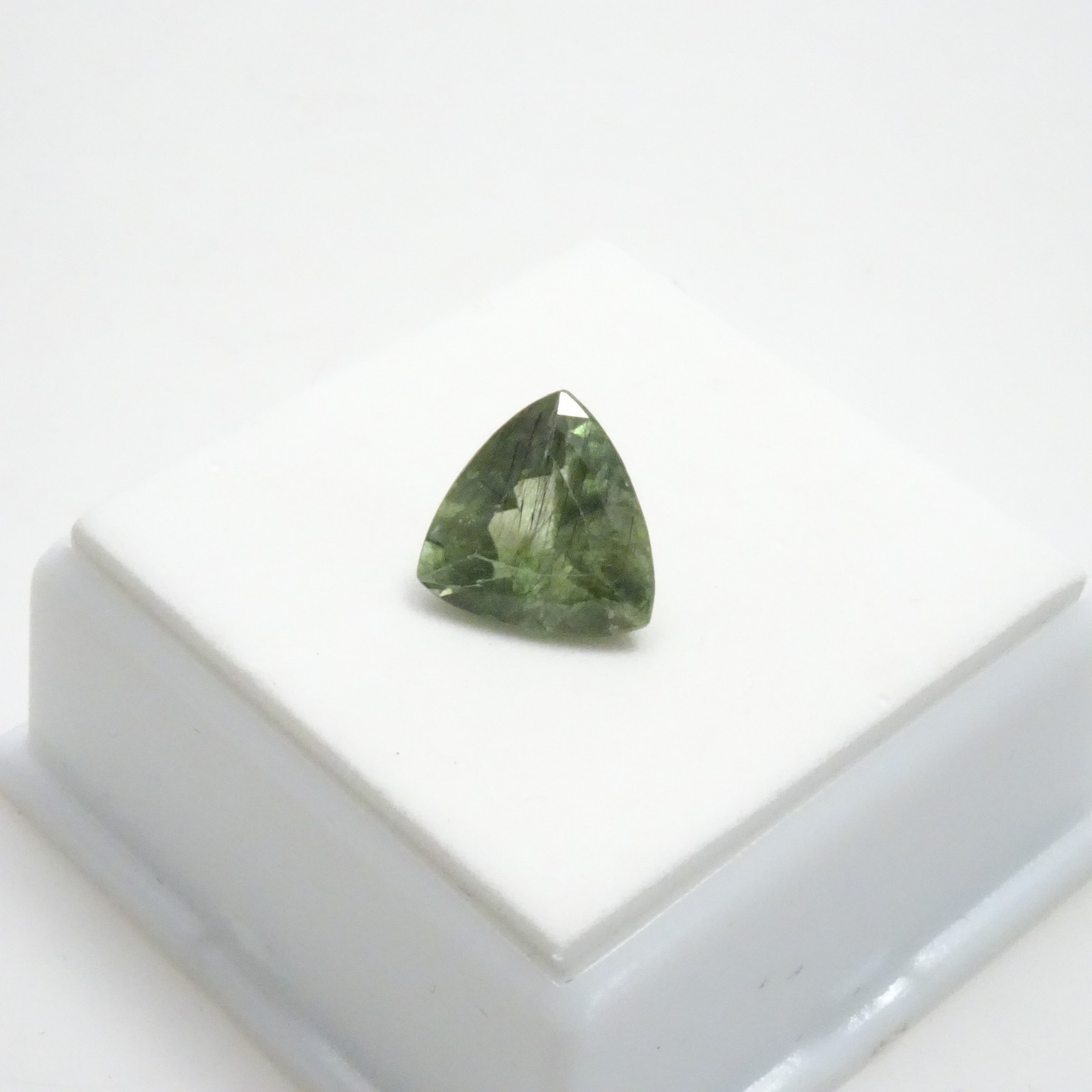 Rutilated Peridot – 3.40ct Trillion 10×9.7mm – Peridot w/ Black Rutile Gemstone