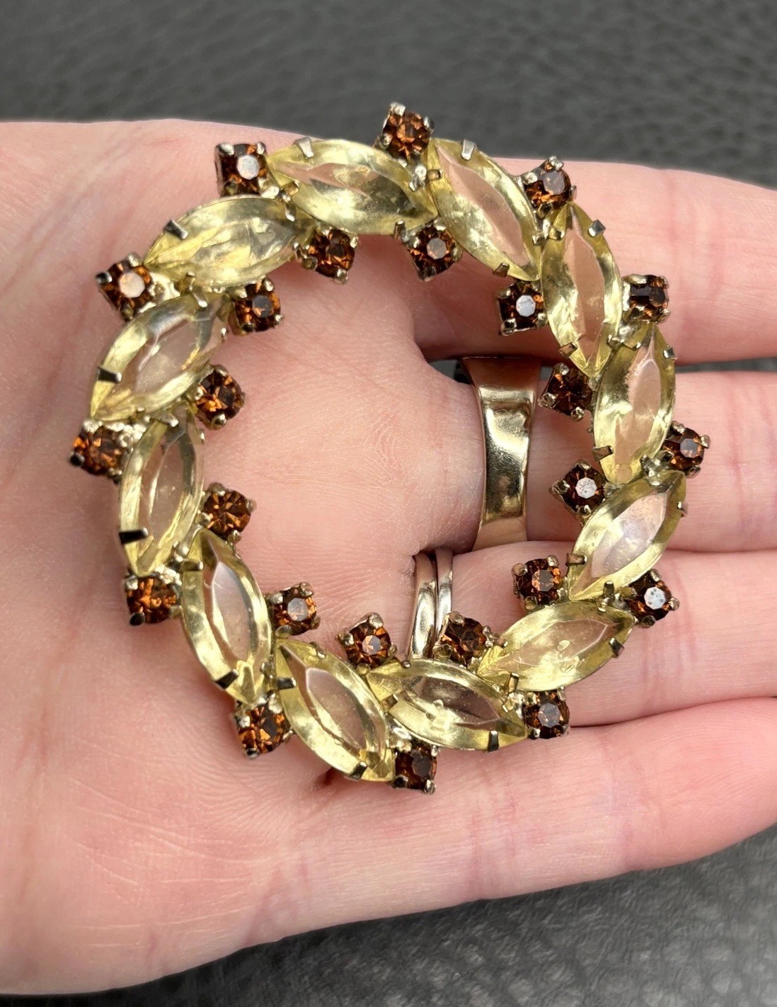 Vintage Gold Tone Faux Citrine Faux Topaz Marquise Rhinestone Wreath Brooch Pin