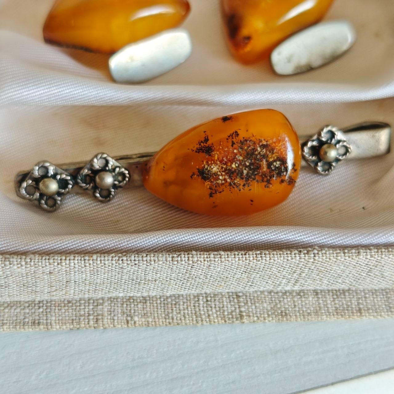 Vintage Soviet Baltic Amber Cufflinks & Tie Clip Set Daile Klaipeda USSR Lithuan