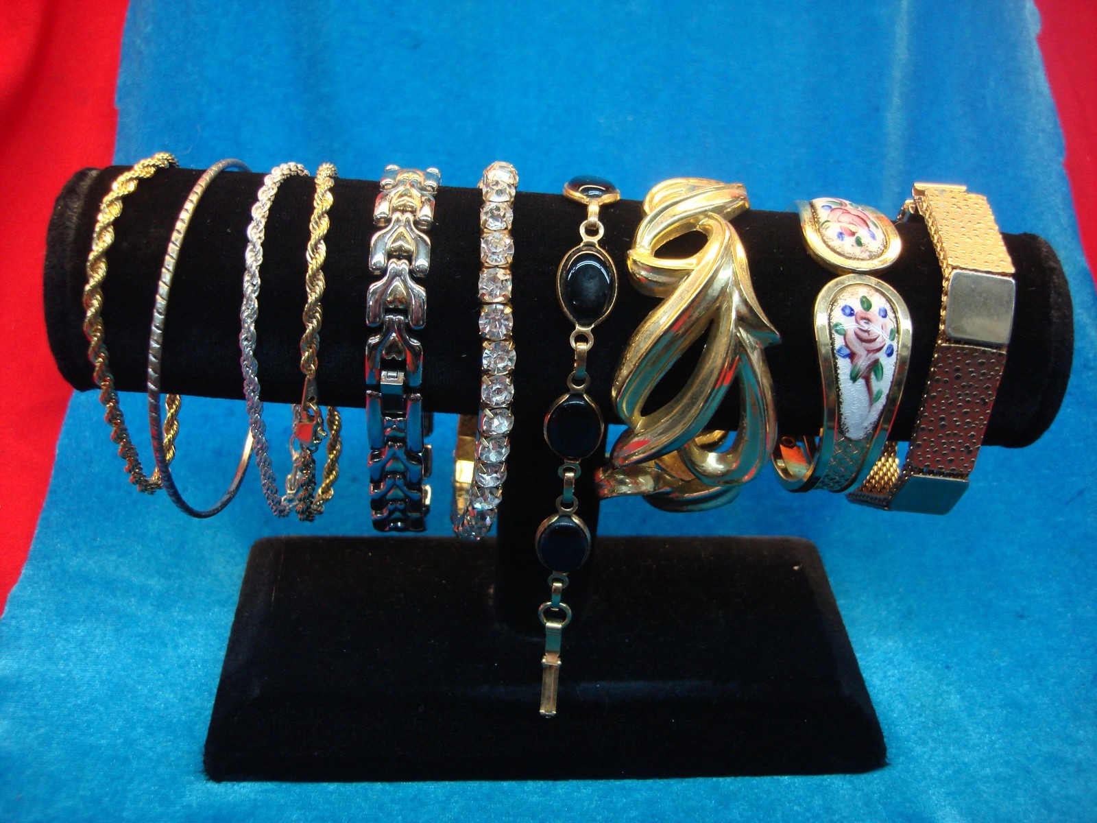 BRACELETS GALORE – 10 PC. LOT OF ESTATE BUY BRACELETS FROM YEARS OF BUYING #117