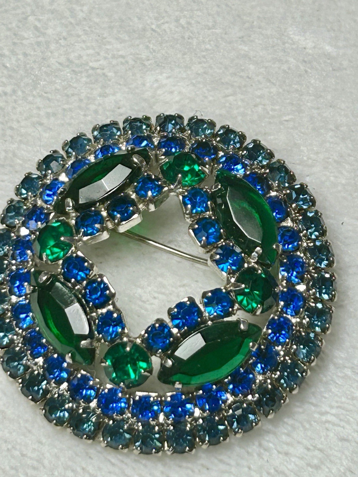 Vtg Juliana DeLizza Elster Blue Green Rhinestone Brooch Earrings Set Demi Parure