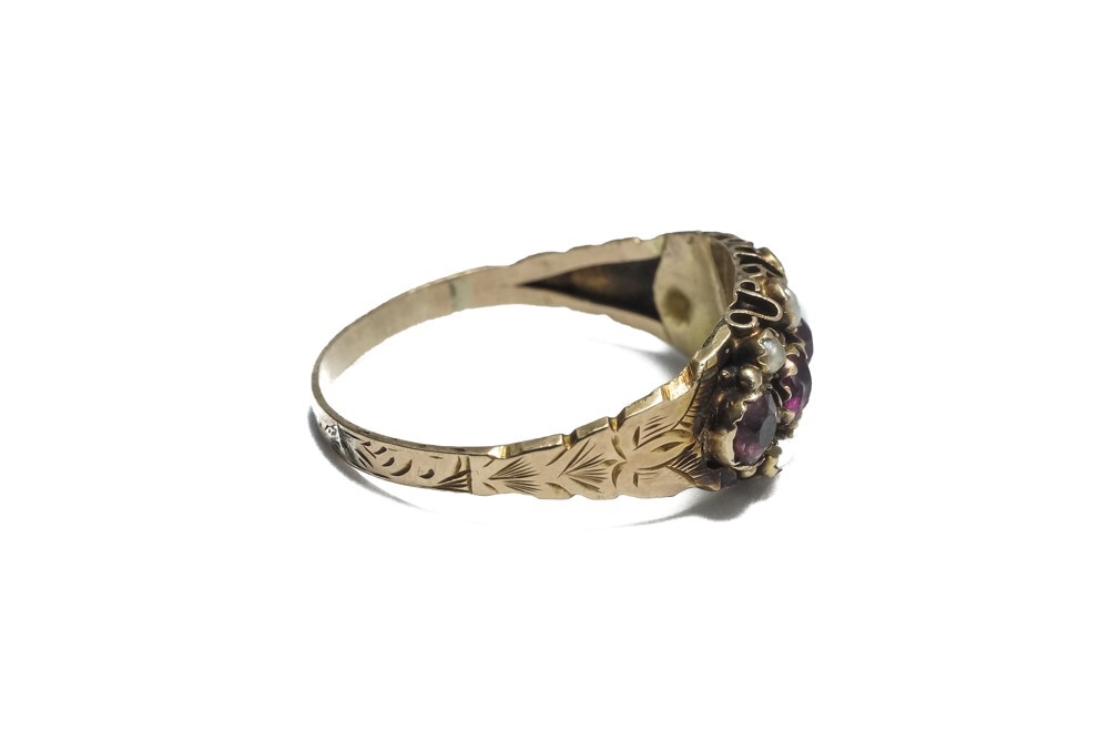 ANTIQUE VICTORIAN ENGLISH 9K GOLD ALMANDINE GARNET & SEED PEARL RING