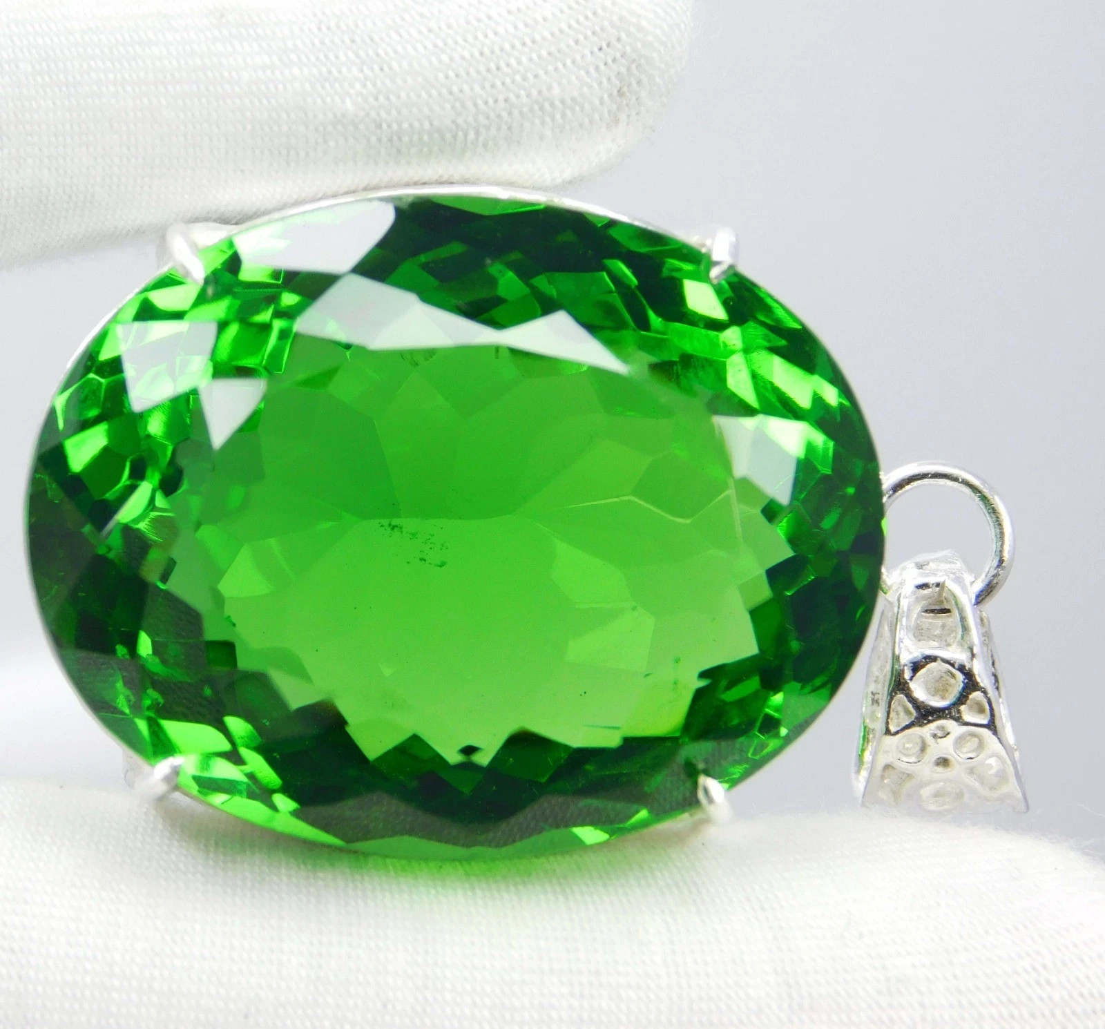 Certified 105 Ct Natural Peridot Green Pendant in 925 Solid Silver Gemstone