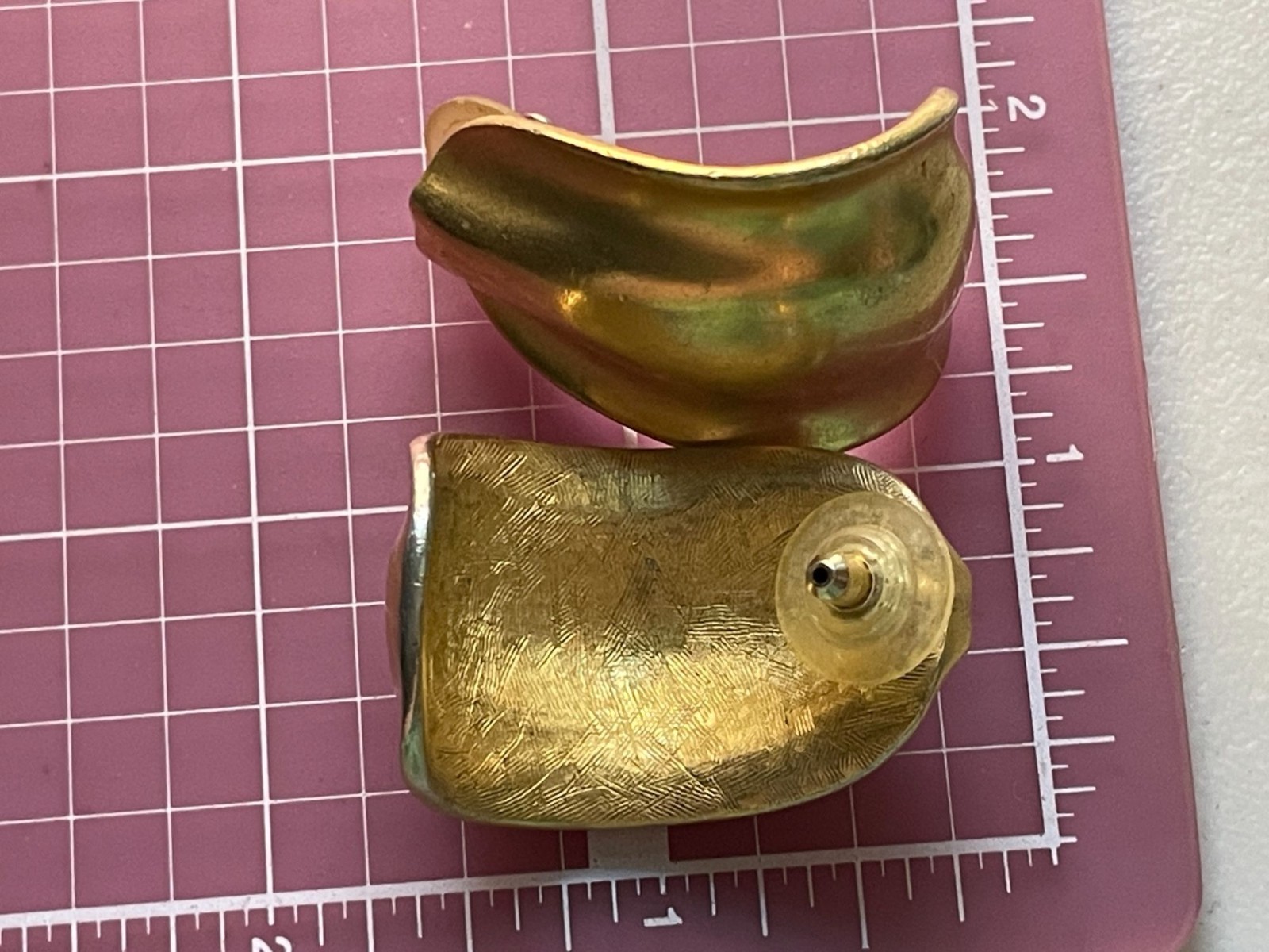 Vintage Modernist Gold Tone Liquid Metal Sculpted Shield Post Stud Earrings 1.5