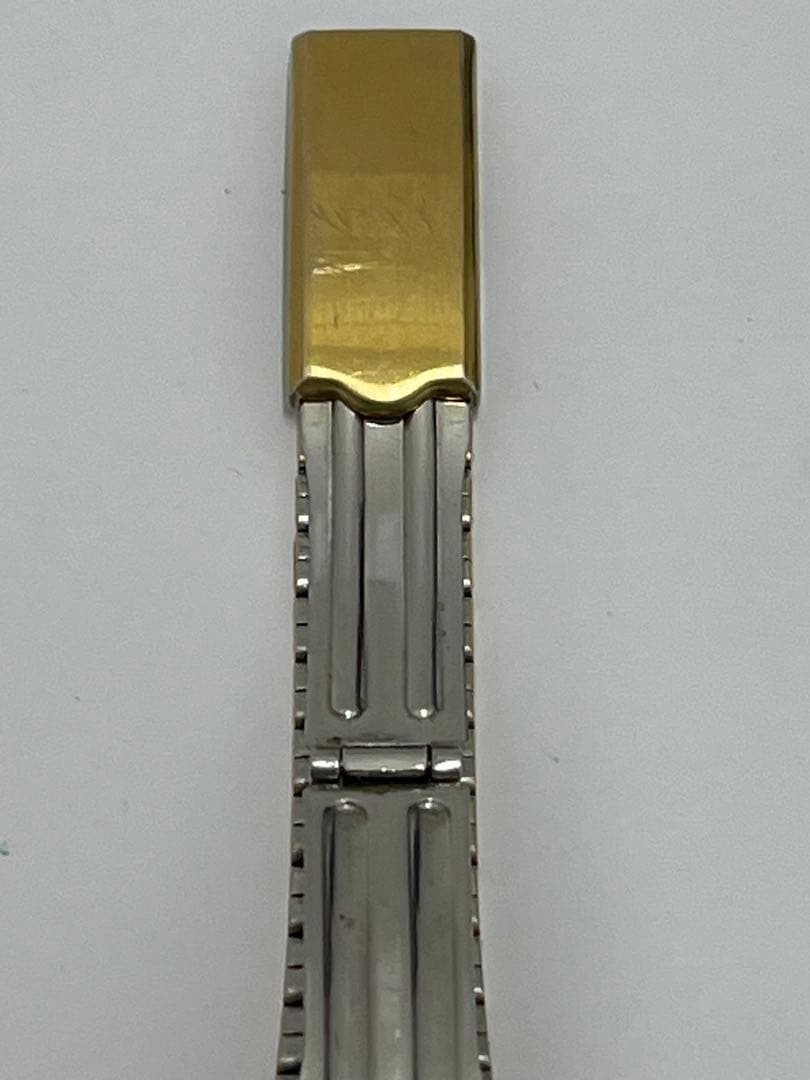Aureole Quartz Gold Dial Wristwatch