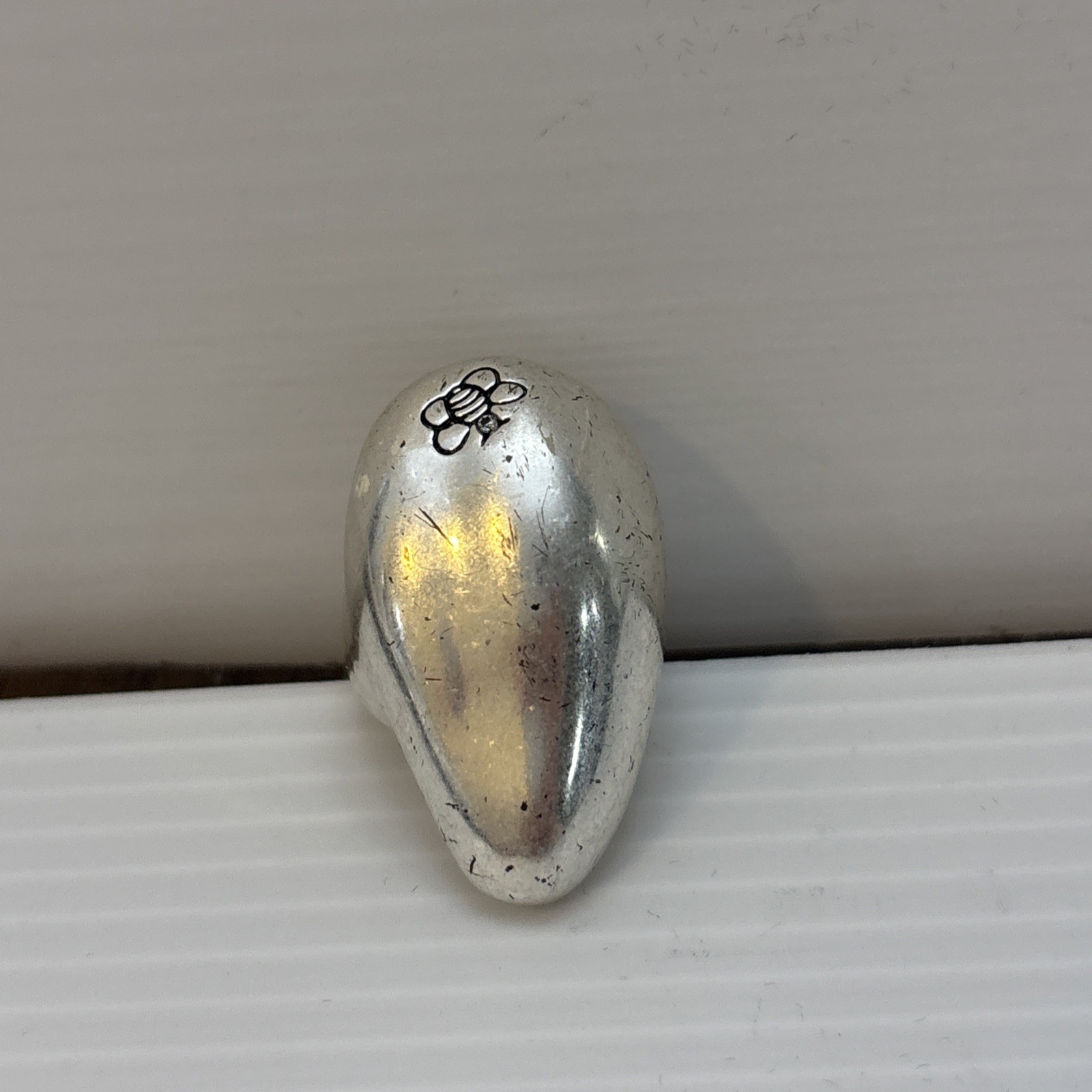 Bella Uno Silver Tone Ring Domed Bee Statement Ring Size 6.75 Jewelry