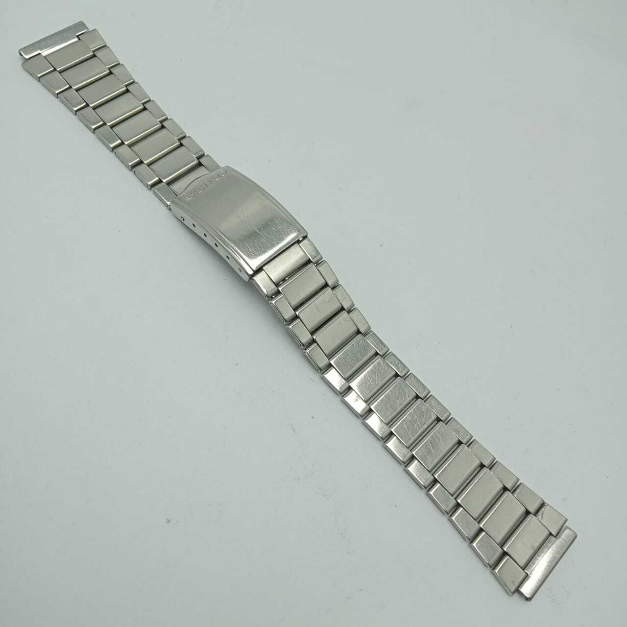 18 mm Seiko Z1028 Stainless Steel Vintage Watch 7009-8830 Bracelet KSF62ARL2