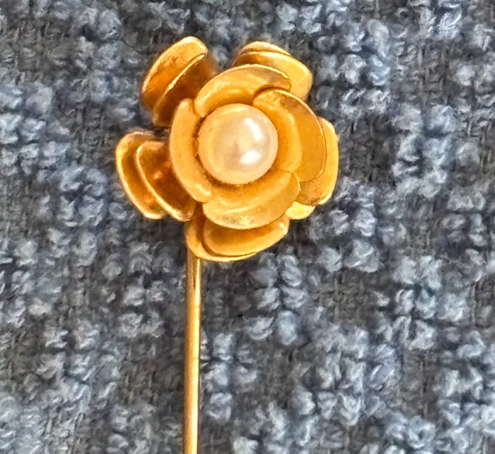 Vintage Gold Tone Flower Stick Pin with Faux Pearl Center