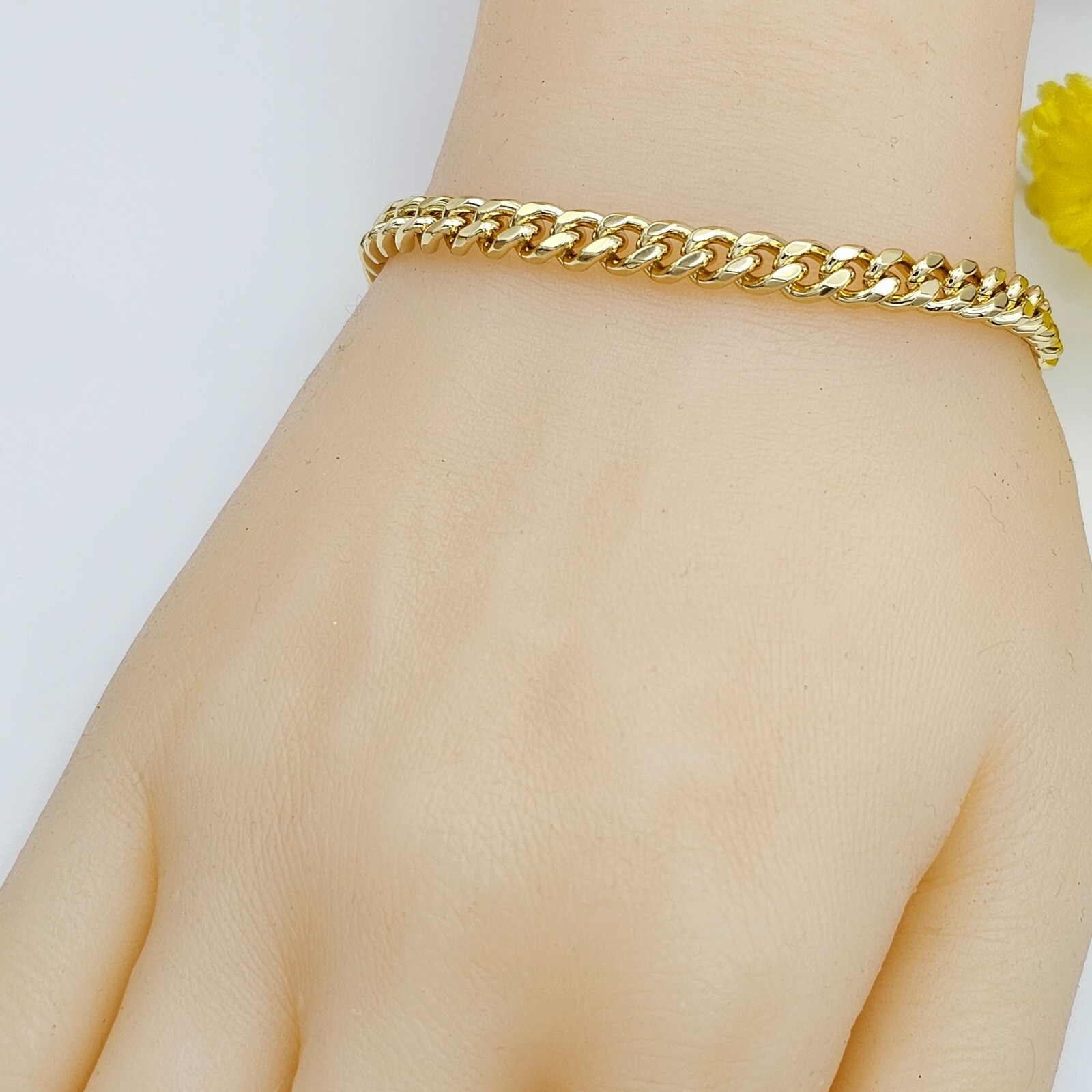 14K Gold Plated 5.5mm Cuban Chain Bracelet. 7.5 in. L Oro Laminado. Unisex