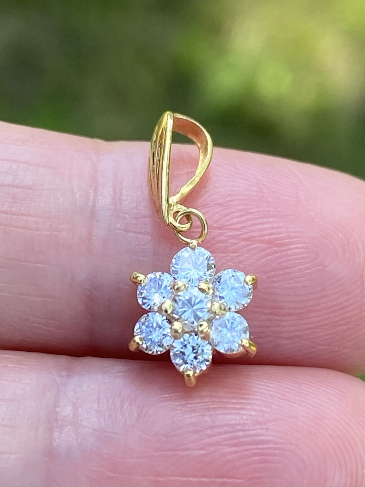 18K Yellow Gold 0.50CTW 100% Natural Diamond Flower Cluster Pendant