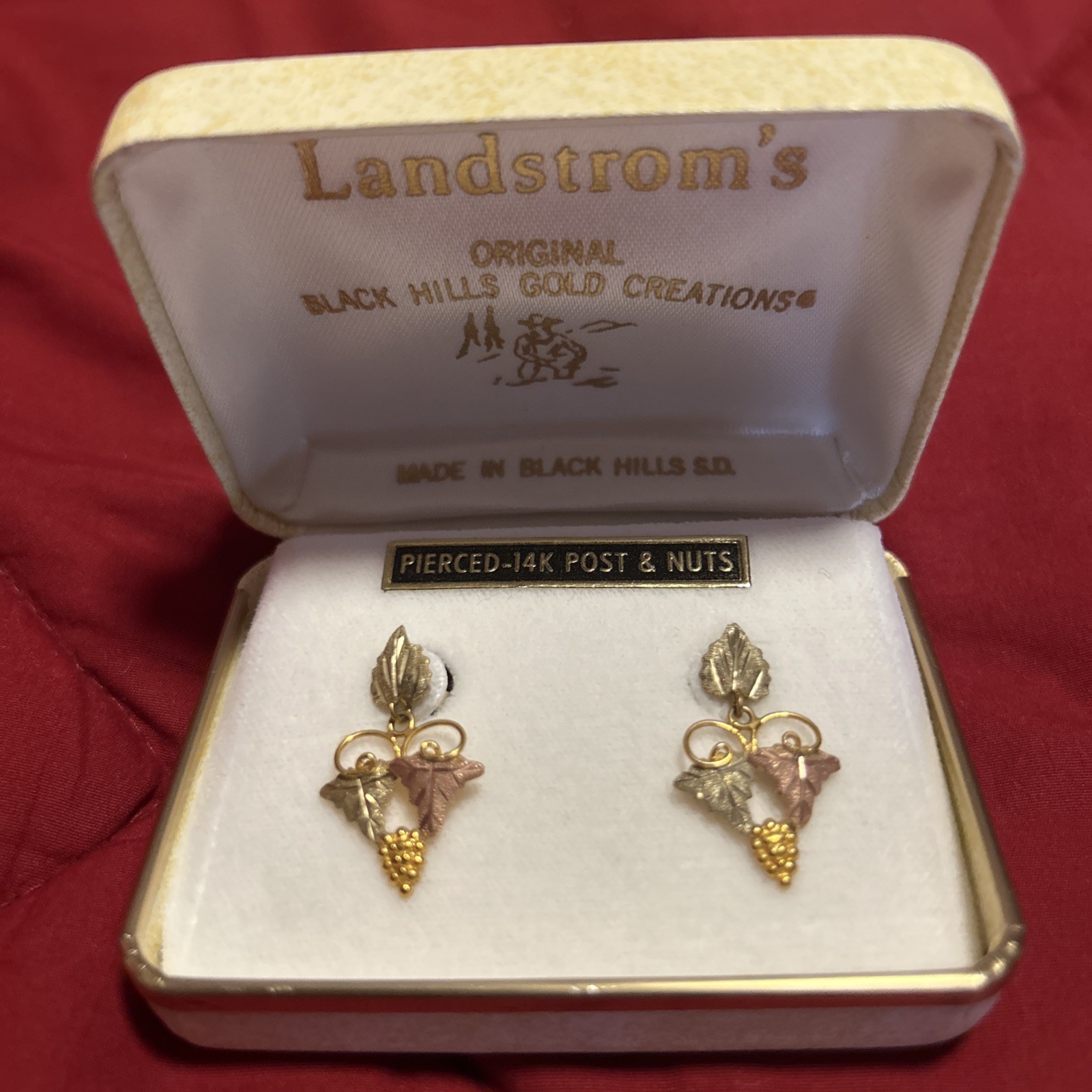 Landstroms Black Hills Gold 10k Dangle Earrings Grape Leaves Pierced Post W/ Box