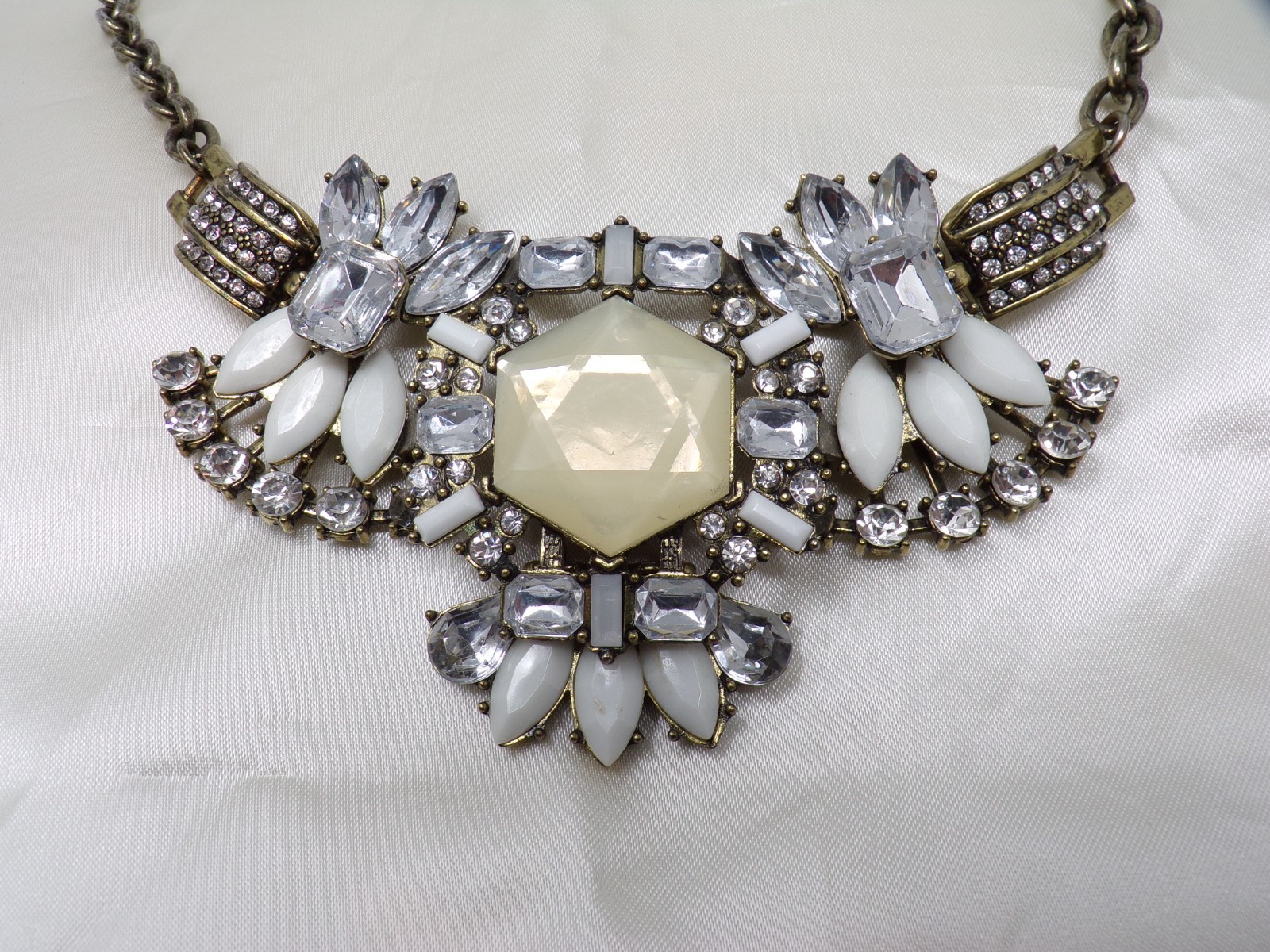 Vtg rhinestone white cream stones statement necklace Goldette? 60’s deco Fiore?