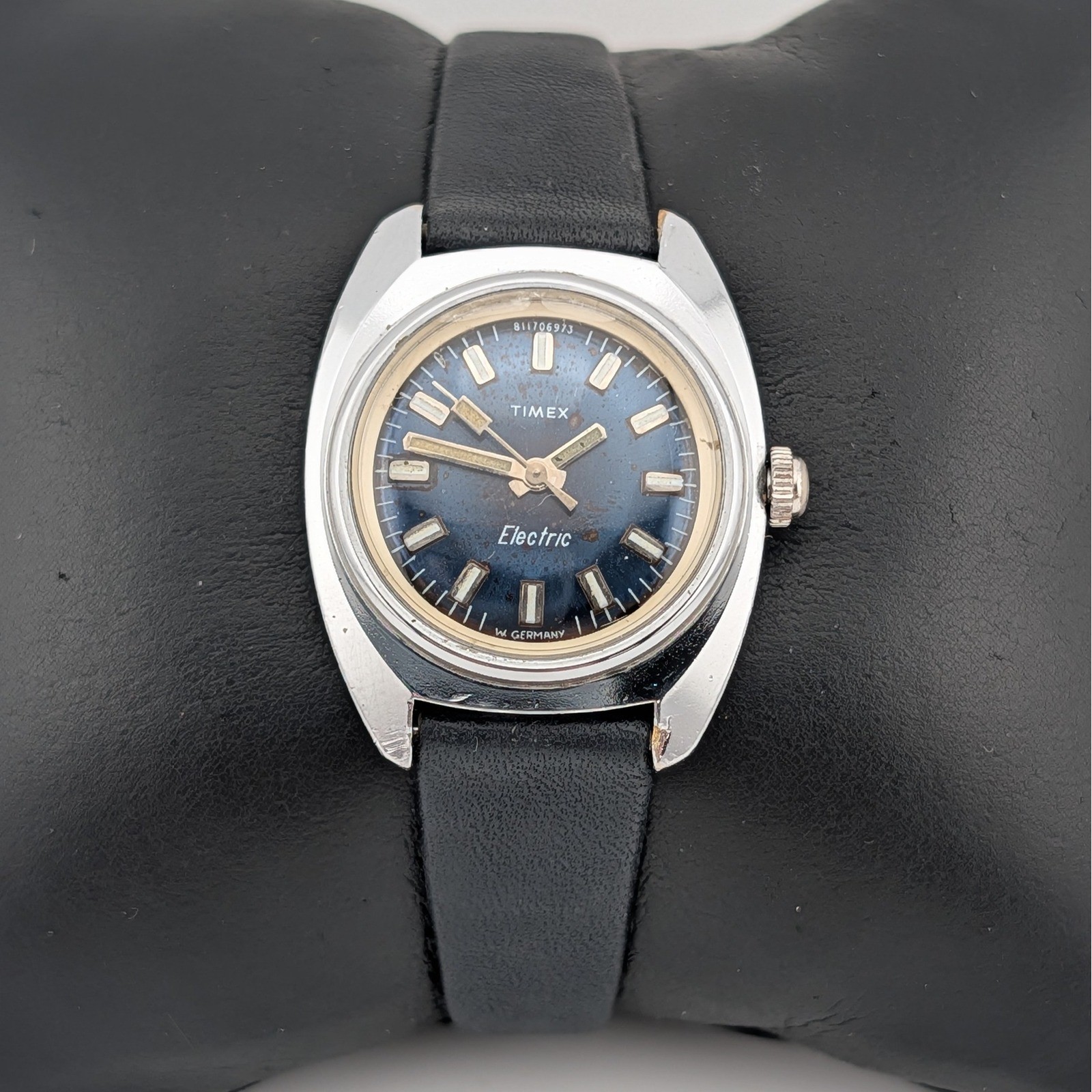 Vintage Timex Electric Navy Blue Cushion Case Quartz Watch 25mm Running