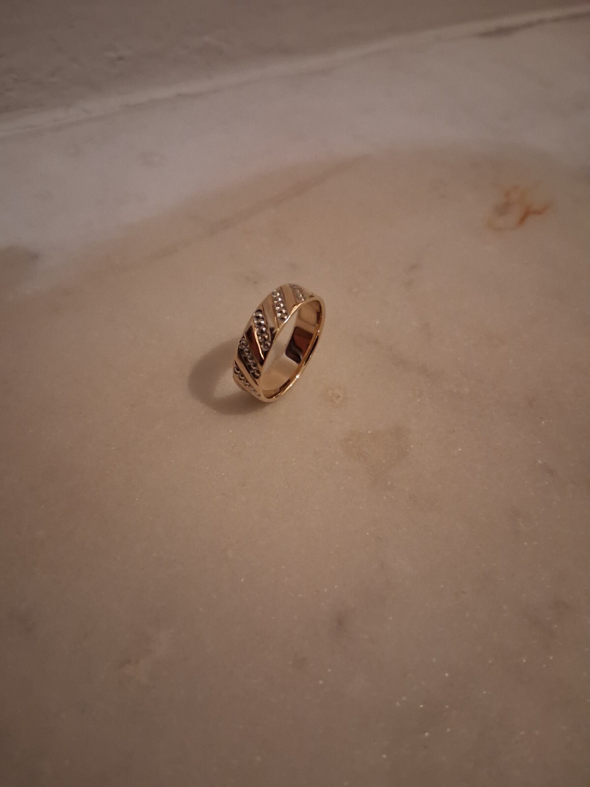 14k Gold Textured Art Carved Wedding Band/Ring Size 7, 3.6 grams, not gold scrap