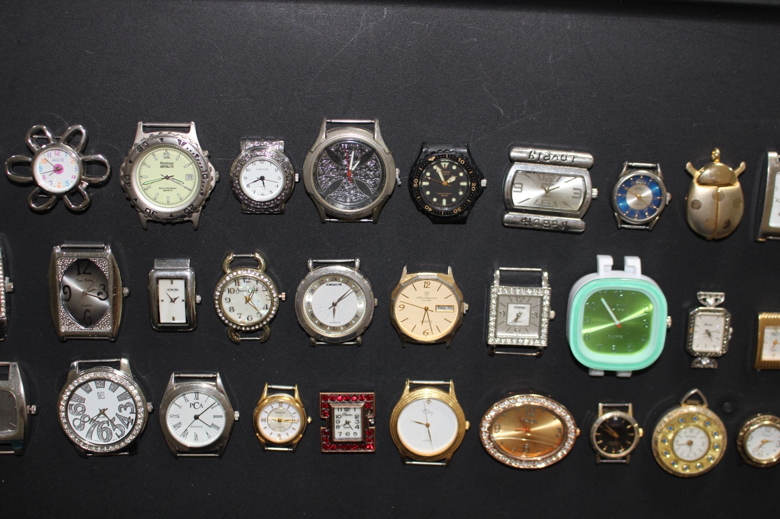LOT OF 33 VINTAGE MALE AND FEMALE WATCHES