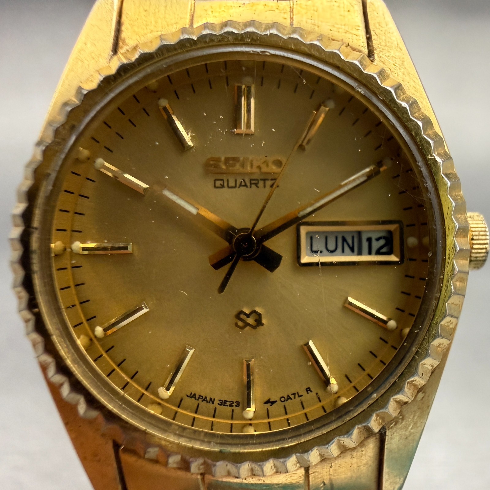 Seiko SQ Watch Women 24mm Gold Dial Gold Tone Daydate Round 3E23-0A69 New Batt
