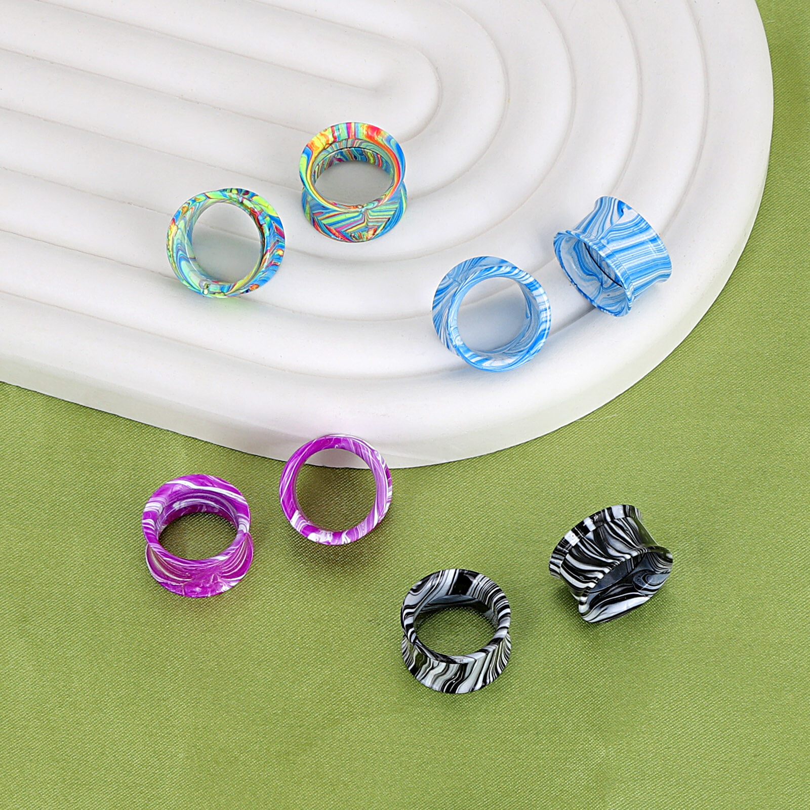 Ear Gauges Ear Plugs Stainless Steel Screw Flesh Tunnels Hollow Earskins – 2PCS