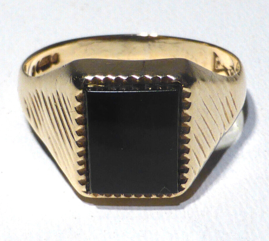 9ct Gold Signet Ring Jet UK Hallmark 1969 AJ Size T 1/2 Boxed
