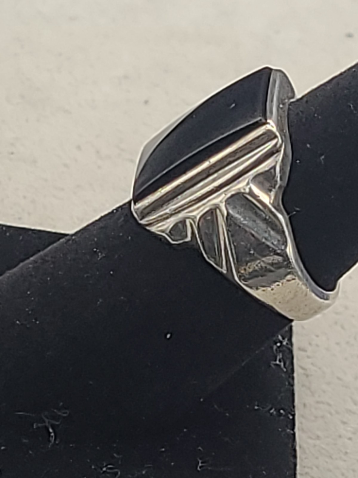 Vintage 9.5 Grams BLACK ONYX RING set in STERLING SILVER Size 7