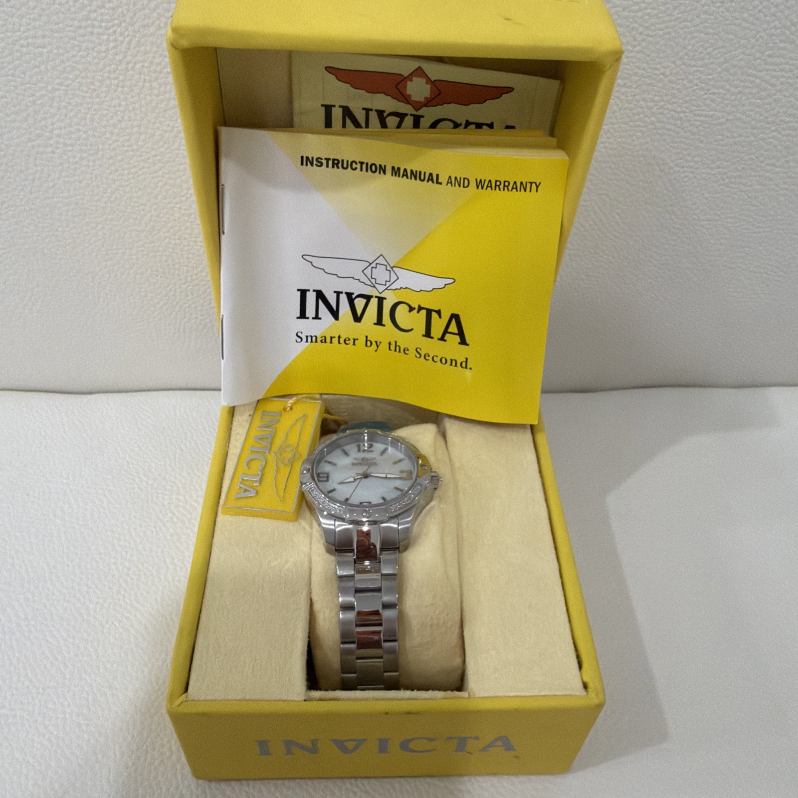 Ladies Invicta 11720 Stainless steel white mother-of-pearl dial watch RARE