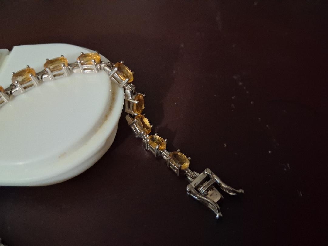 Throwing silver pronget , c I t r I n e link tennis bracelet eight and a half in
