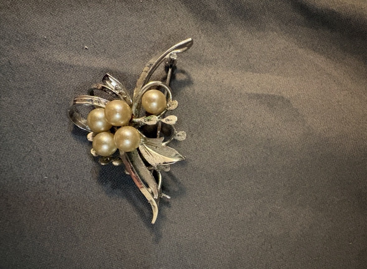 1.5” Long Brooch Vintage Not Stamped Has Some Tarnish See Pictures WQ2