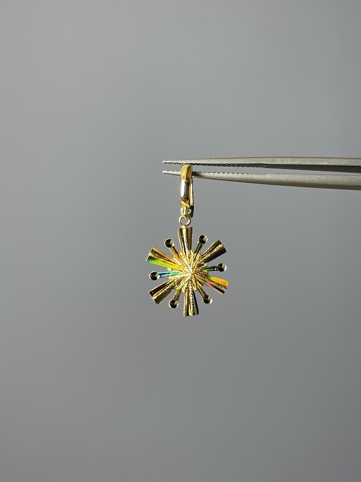 18K Yellow Gold Sunburst Sun Charm Pendant w/ Bail 1.90g made in Italy