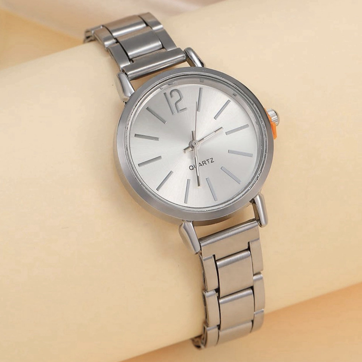 Silver Tone Quartz Analog Wristwatch Metal Bracelet Round Dial 12-Hour Seconds