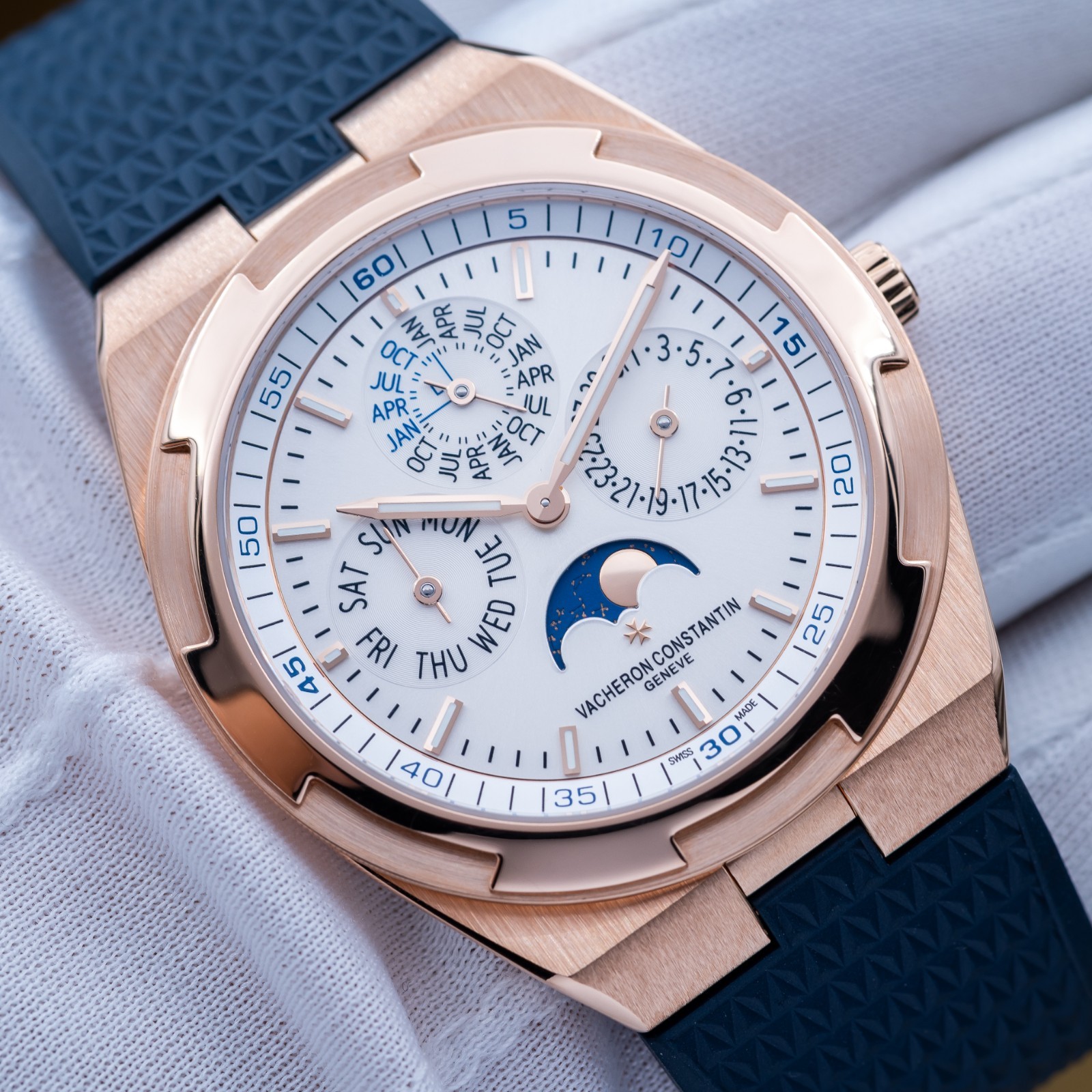 Vacheron Constantin Overseas Perpetual Calendar – VC 4300V/000R-B064 Full Set