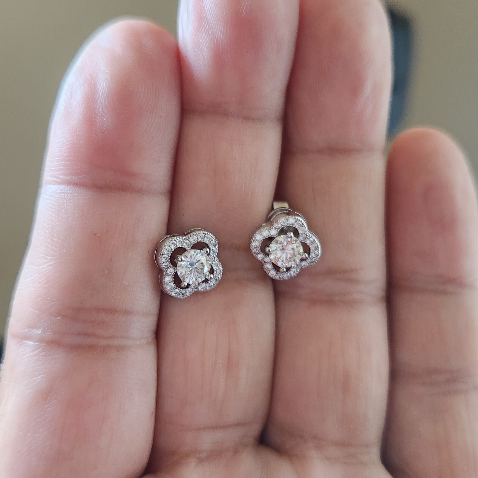 Real MOISSANITE FL/D GRA Clover Stud Earrings 18K White Gold Finish