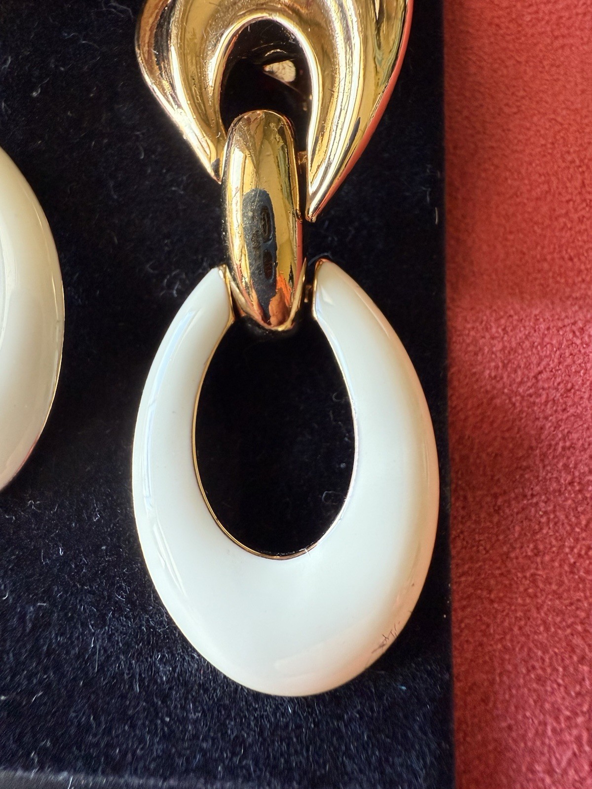 Statement Vintage! NWT Monet Gold & White Enamel Dangle Clip Earrings