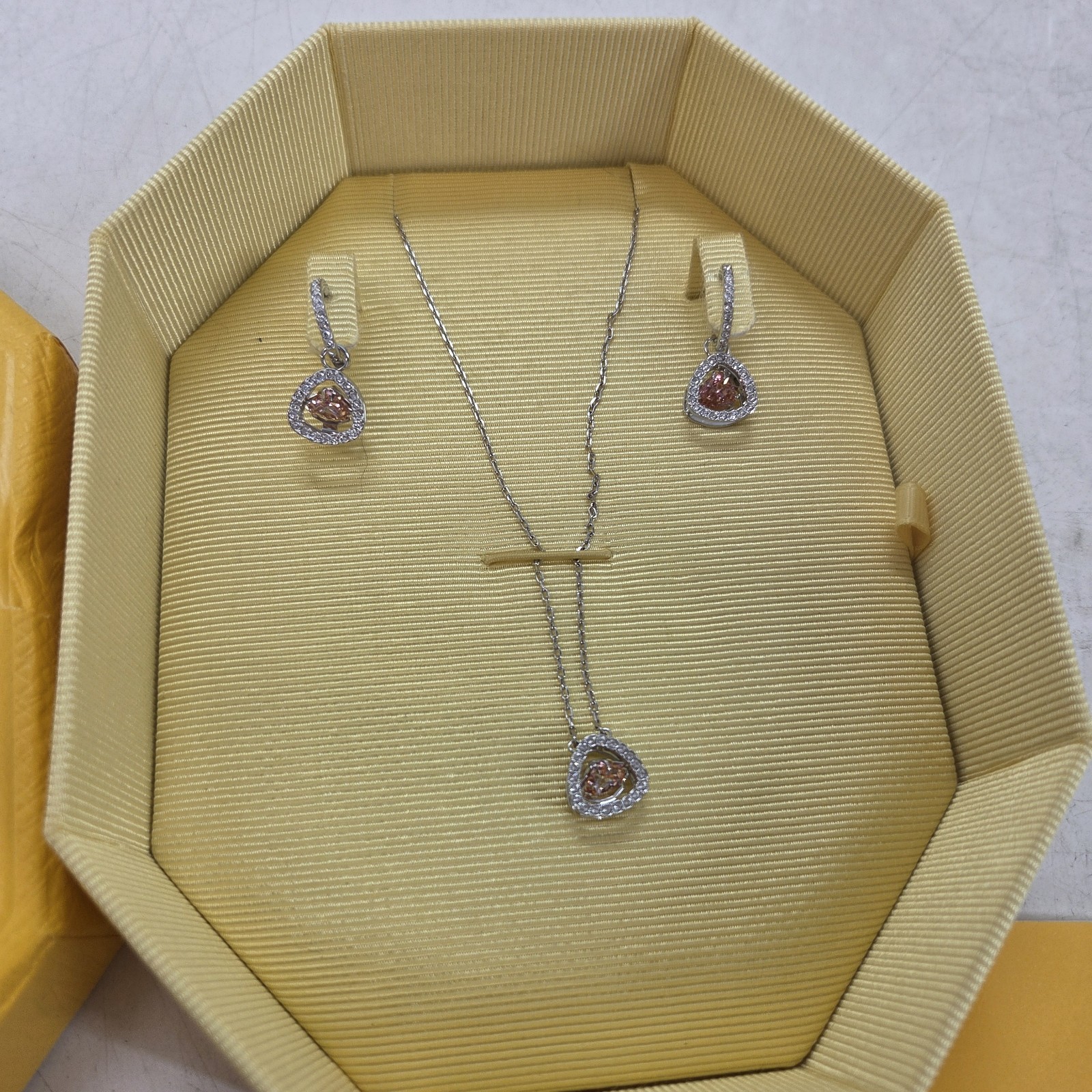 Swarovski Una Pink Crystal Necklace Earrings Set Boxed & Pink Unbranded Heart