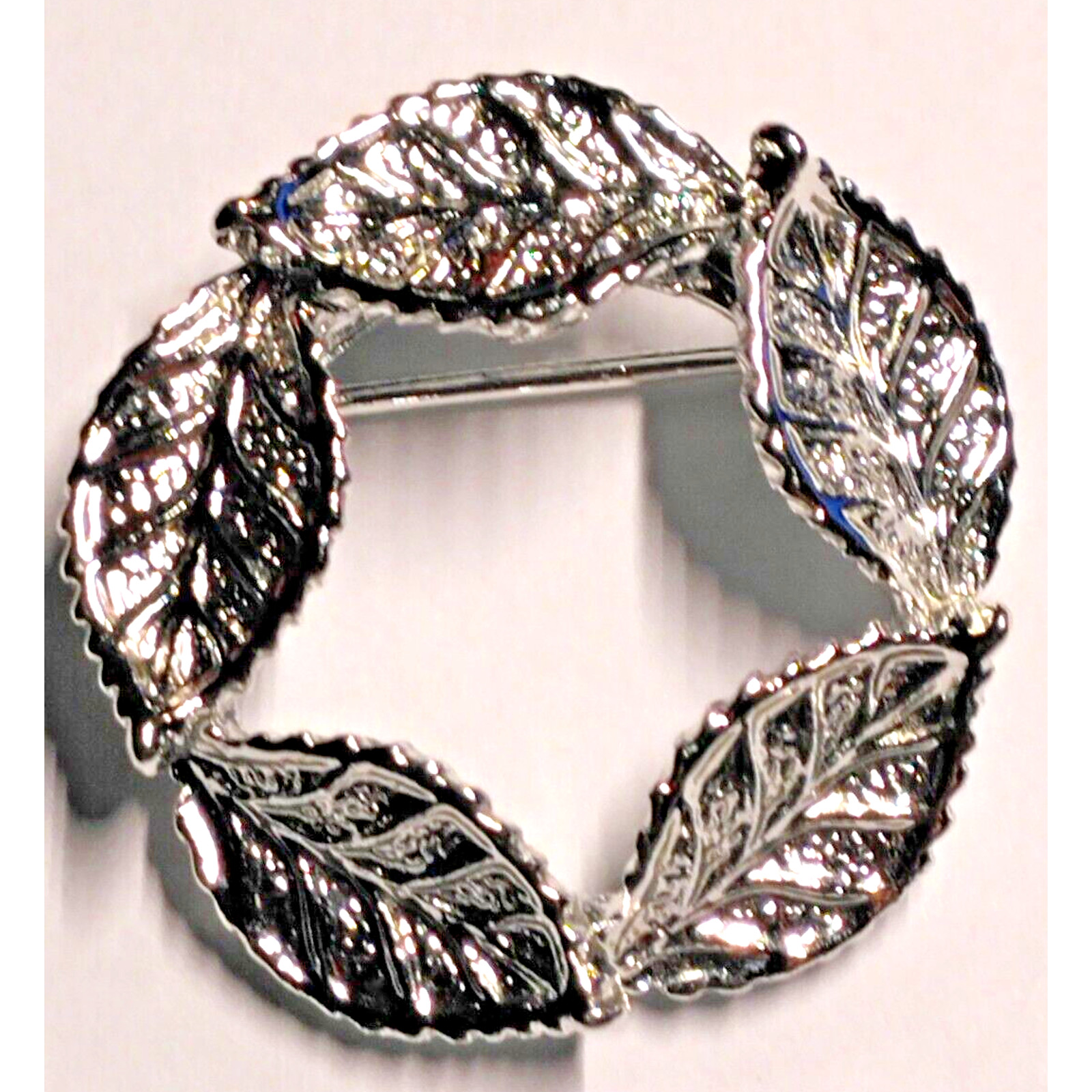 Gerry’s Silver Tone Leaf Wreath 1″ Brooch Signed Vintage Pin Ladies Jewelry