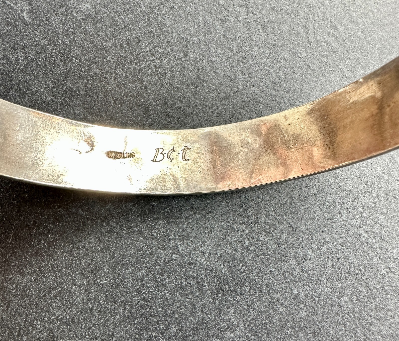 RARE Navajo FLOYD BECENTI Sterling Silver Traditional Storyteller Bangle Vintage