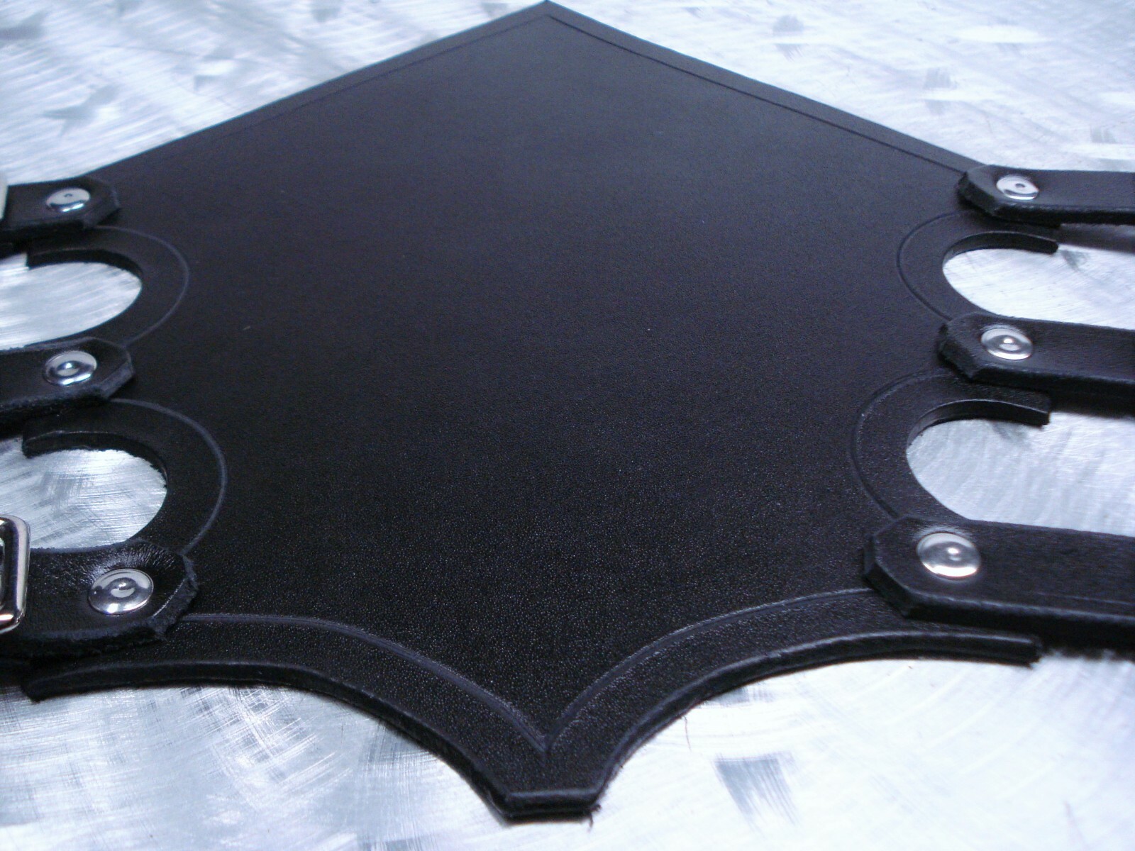 LEATHER PLAIN GAUNTLET. BLACK METAL…(MDLG0122)….. CELTIC FROST