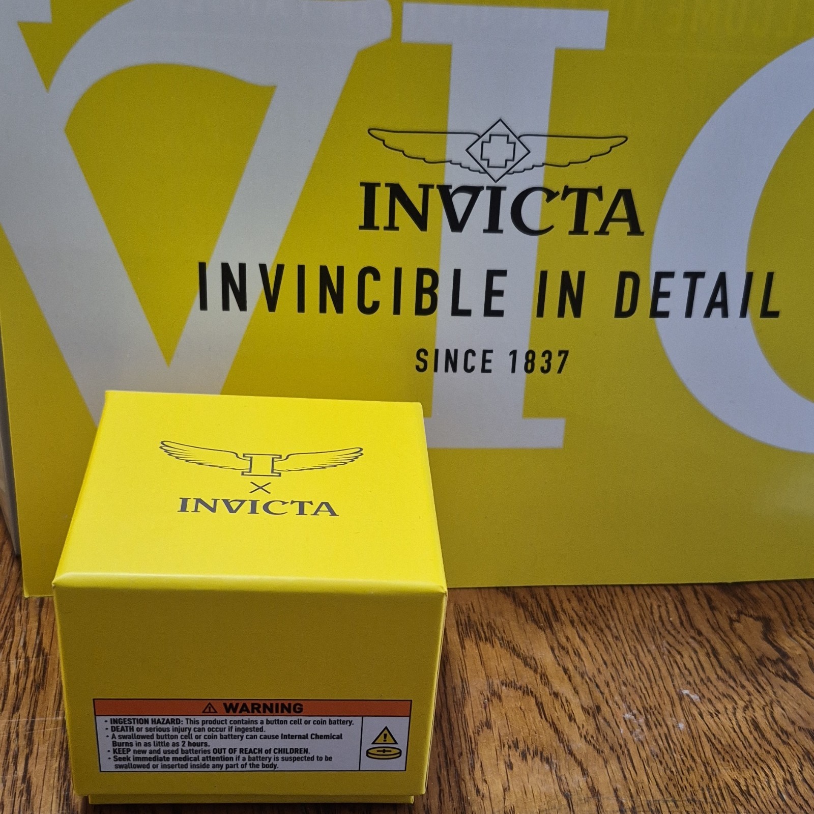Invicta Quartz Analog Blue Sunburst Dial 40-43.9mm SS Silver Bracelet 30m w/ Box