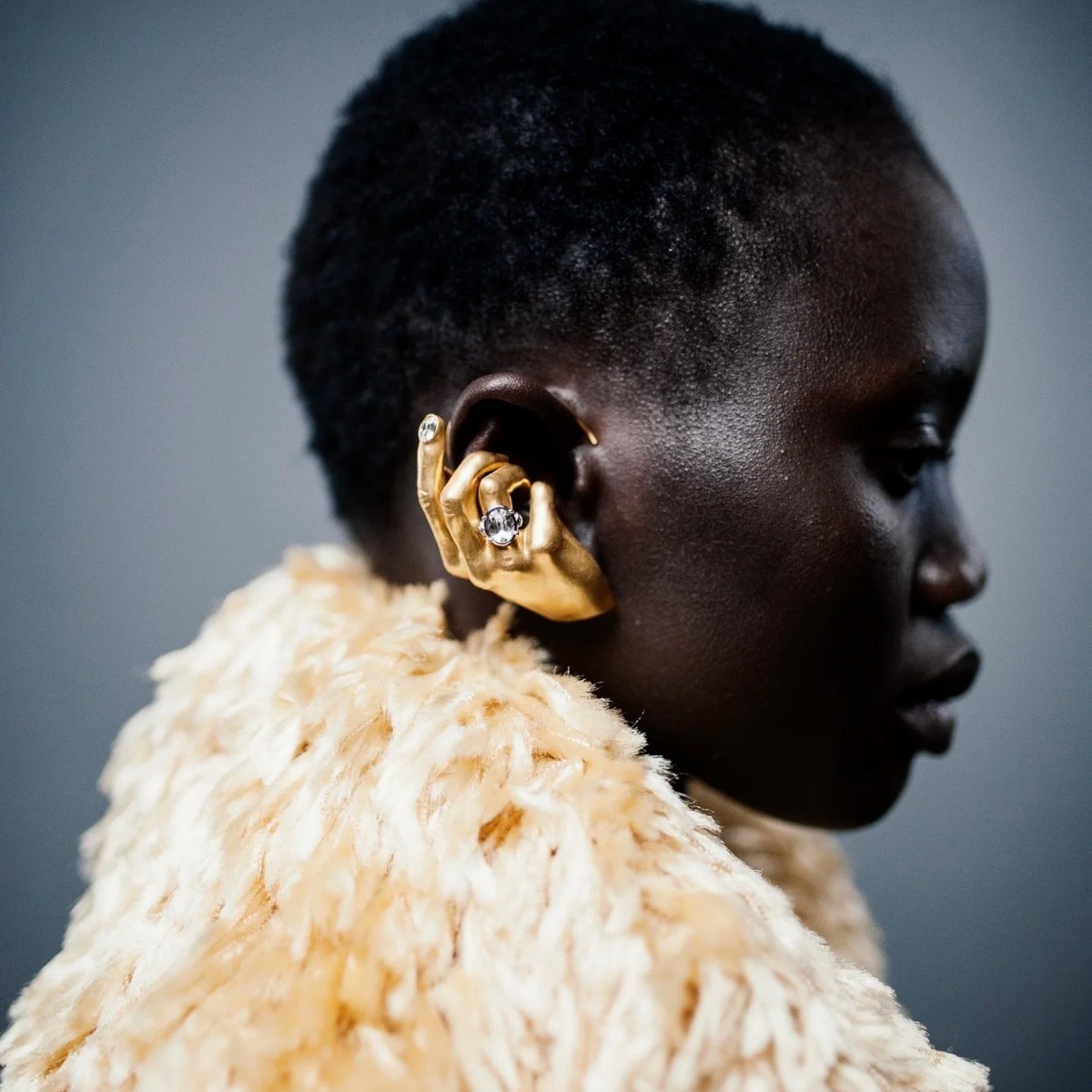 🎁NEW AUTHENTIC High Quality Schiaparelli Hand Rhinestone Gold Threader Earrings