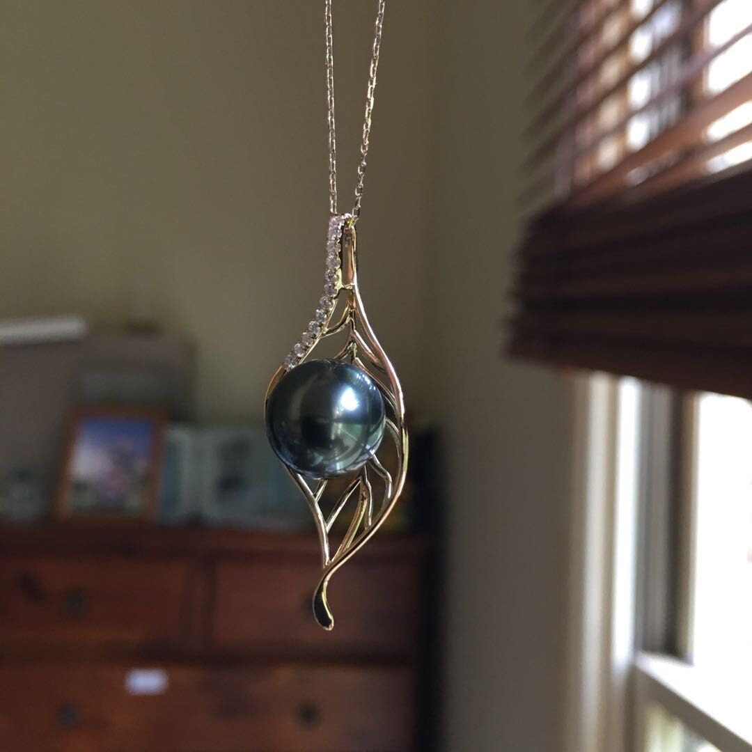 10.8mm Peacock Black Baroque Tahitian Pearl KG38