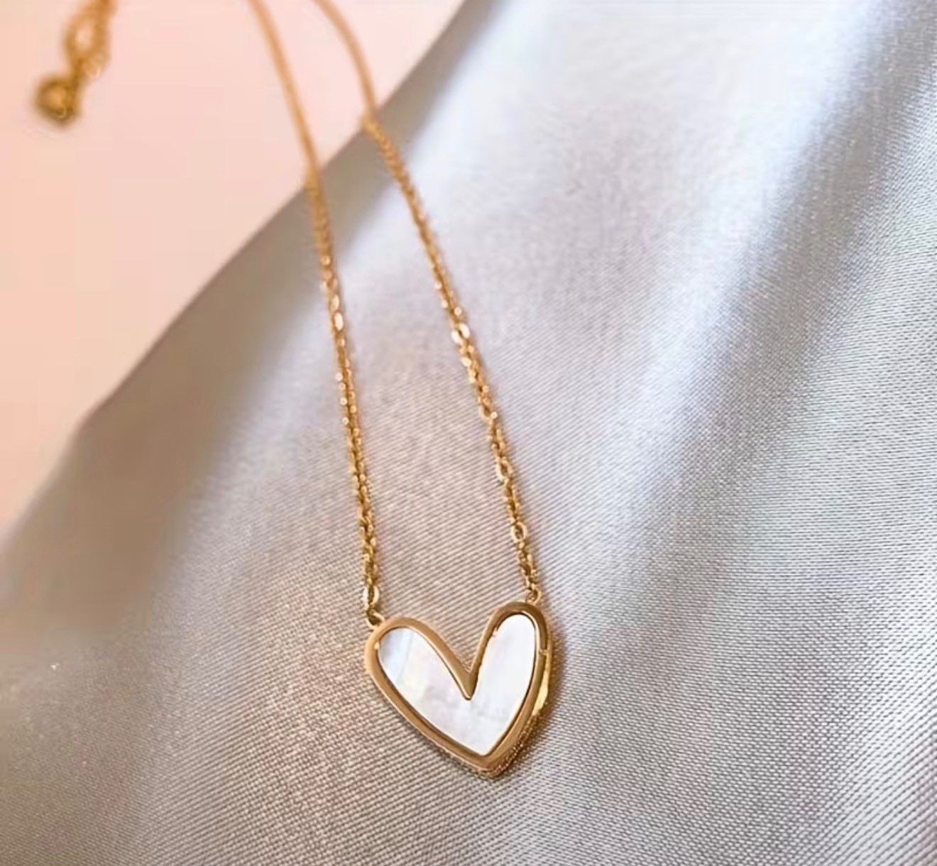 Heart-Shaped Pendant Necklace Elegant 18” Chain Minimalist Fashion Jewelry Y1