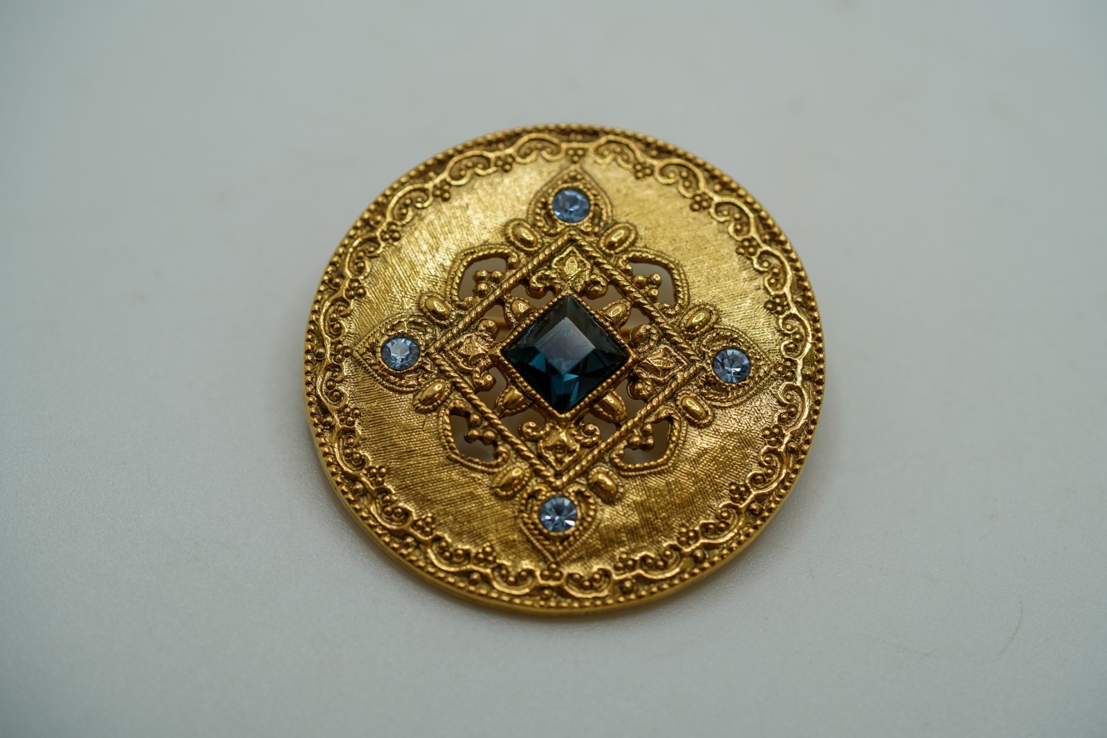 Vintage 1928 Blue Stone Gold Tone Brooch 3.6cm JB50